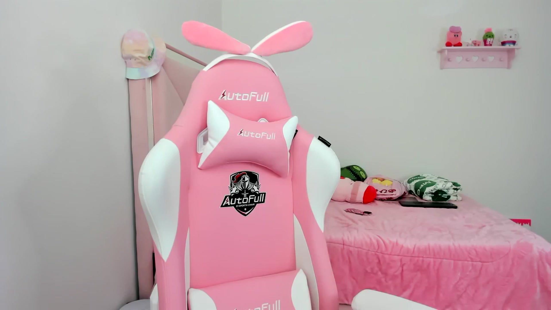 Gallery image thumbnail from Cherrycute666's myfreecams stream on, 12/19/2023, 22:07 image 15 of 20