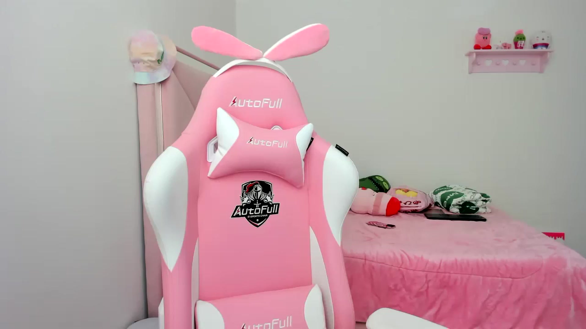 Gallery image thumbnail from Cherrycute666's myfreecams stream on, 12/19/2023, 22:07 image 7 of 20