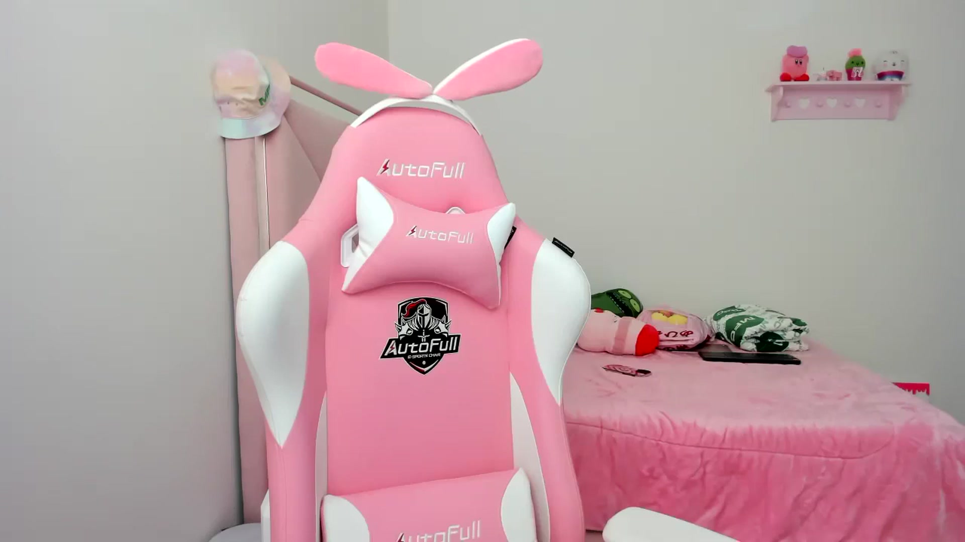 Gallery image thumbnail from Cherrycute666's myfreecams stream on, 12/19/2023, 22:07 image 4 of 20