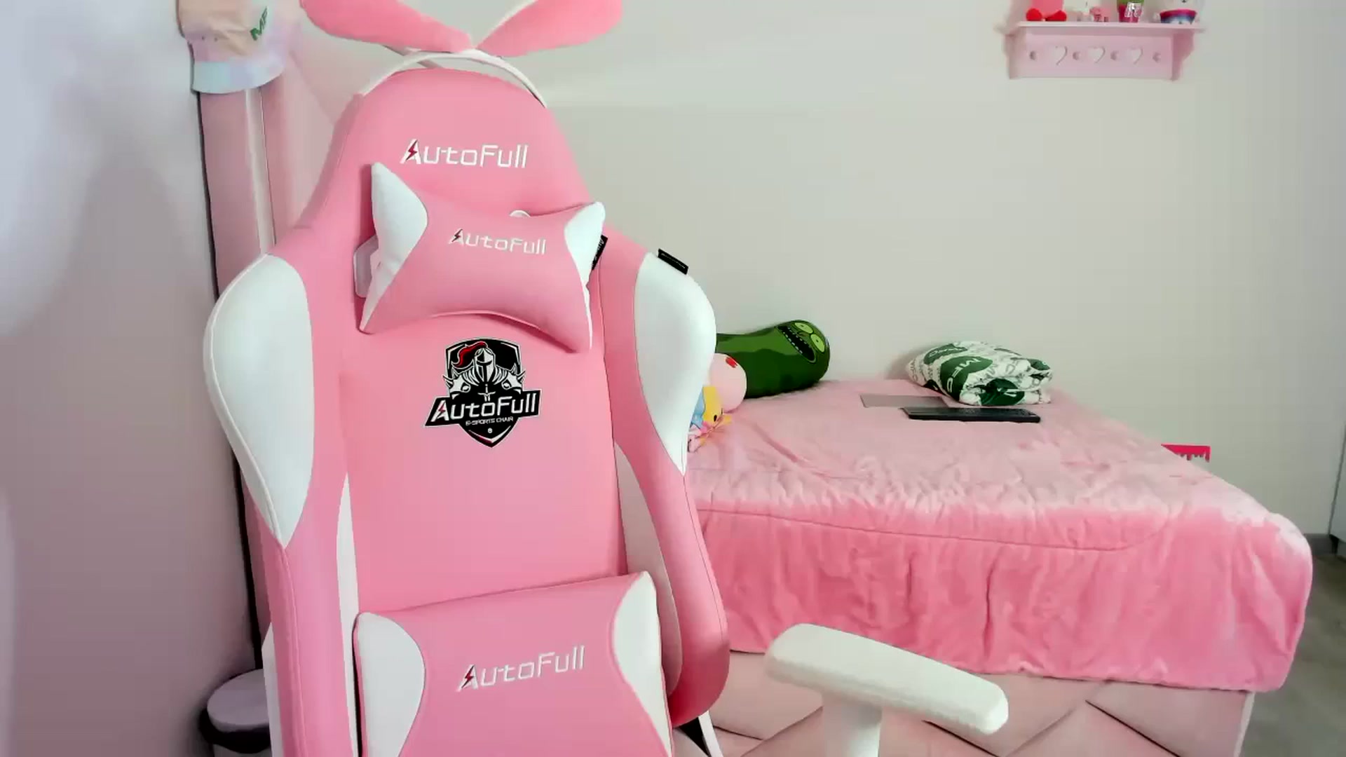 Gallery image thumbnail from Cherrycute666's myfreecams stream on, 12/20/2023, 02:54 image 1 of 20