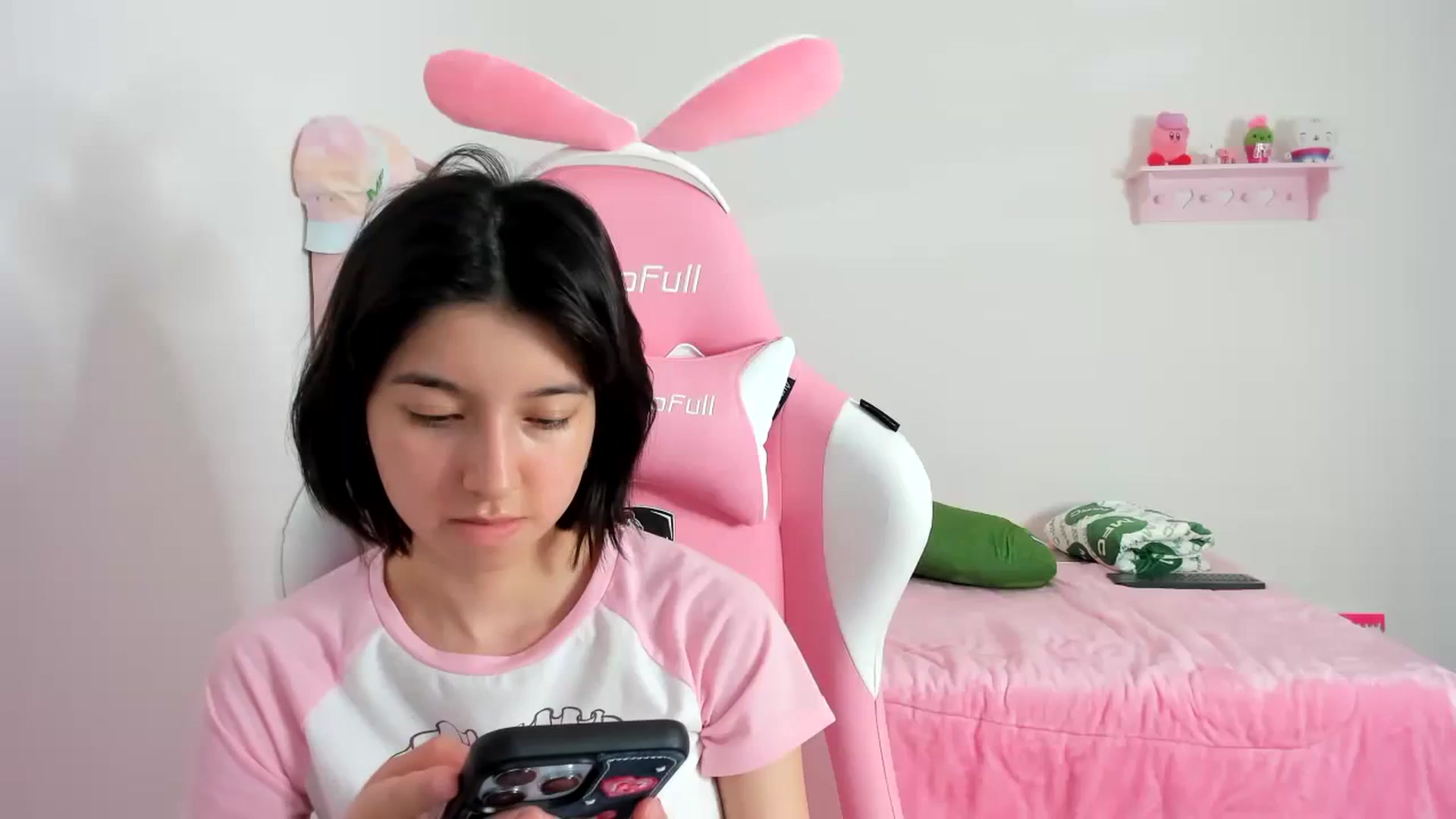 Gallery image thumbnail from Cherrycute666's myfreecams stream on, 12/20/2023, 06:47 image 1 of 20