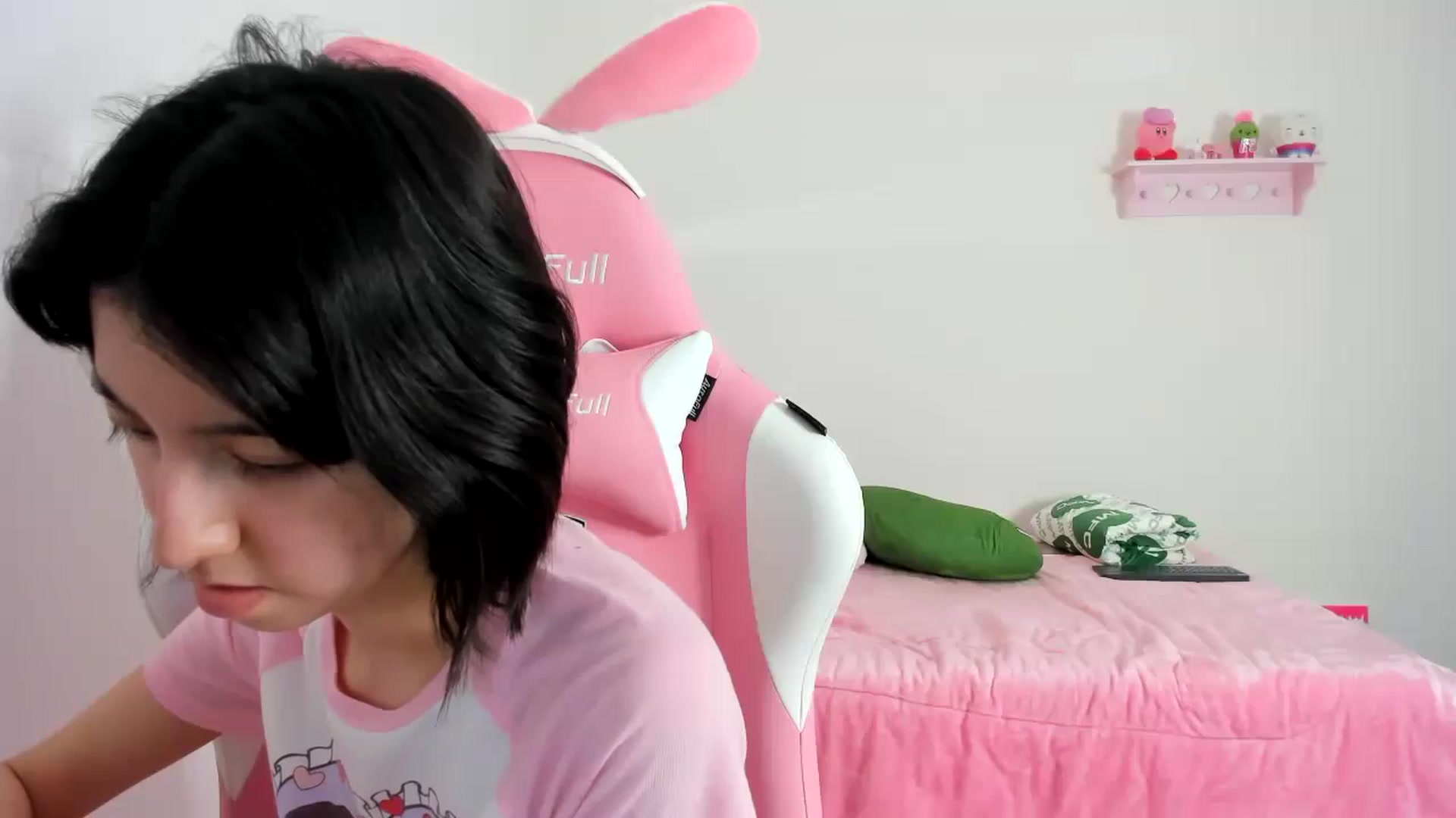 Gallery image thumbnail from Cherrycute666's myfreecams stream on, 12/20/2023, 06:47 image 5 of 20