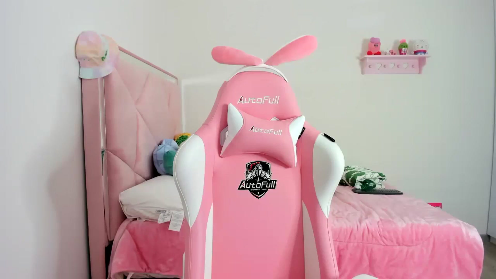 Gallery image thumbnail from Cherrycute666's myfreecams stream on, 12/20/2023, 06:47 image 16 of 20