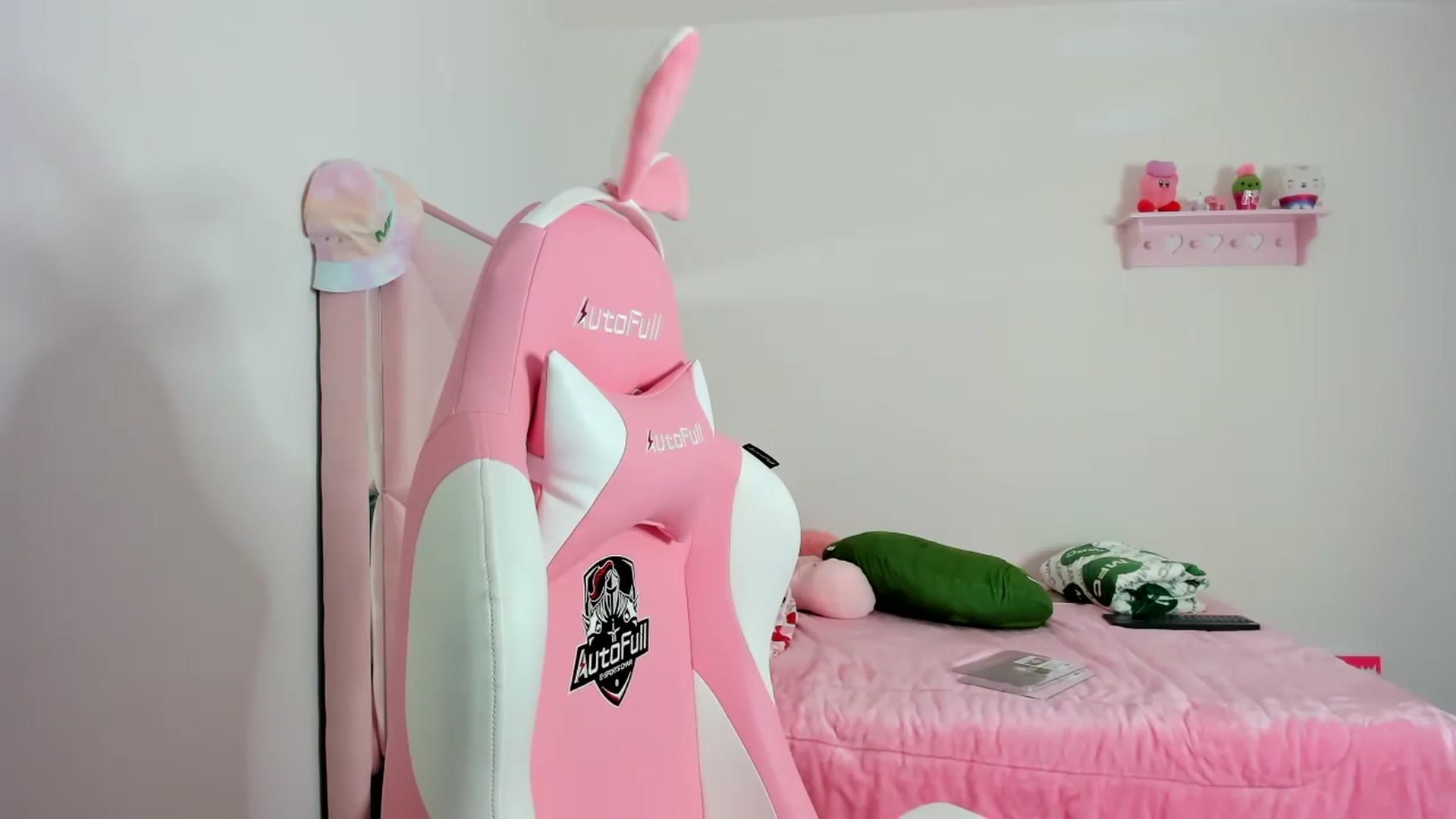 Gallery image thumbnail from Cherrycute666's myfreecams stream on, 12/20/2023, 09:06 image 16 of 20