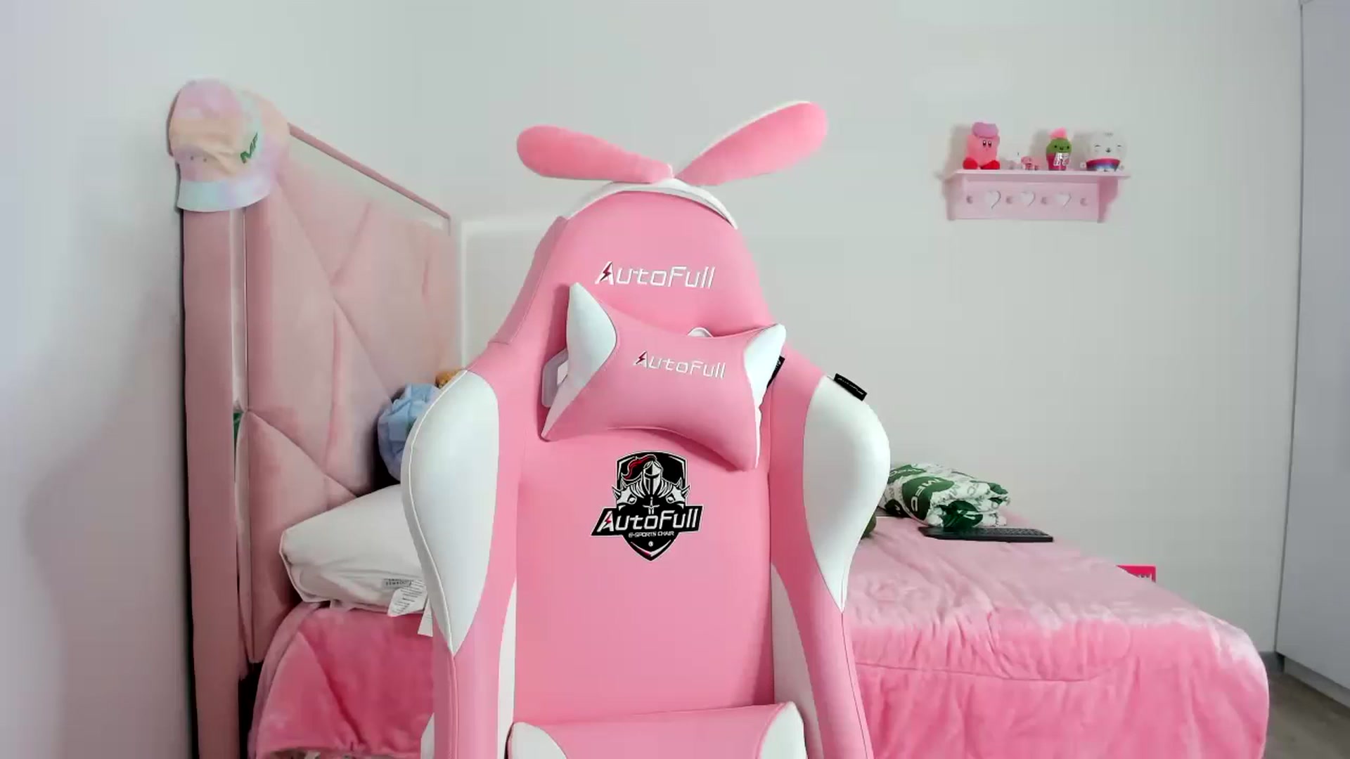 Gallery image thumbnail from Cherrycute666's myfreecams stream on, 12/20/2023, 09:06 image 4 of 20