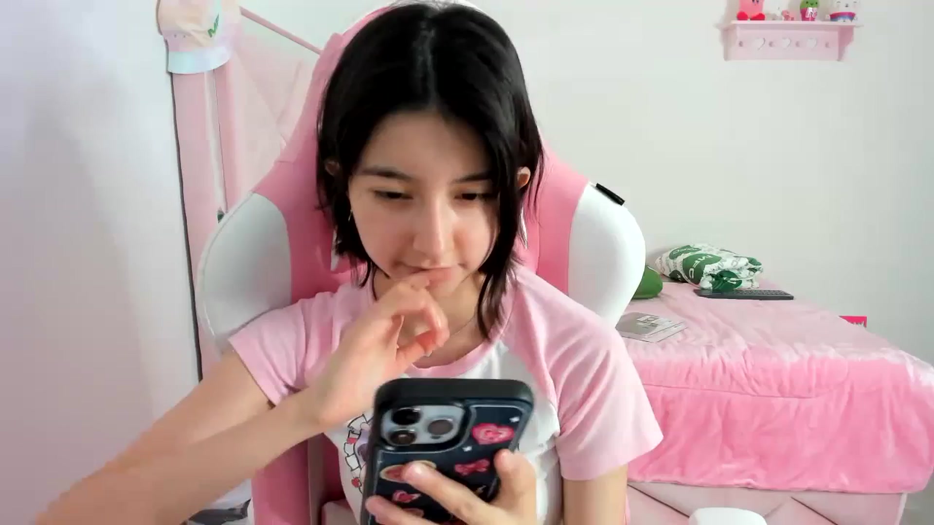 Gallery image thumbnail from Cherrycute666's myfreecams stream on, 12/20/2023, 09:06 image 15 of 20