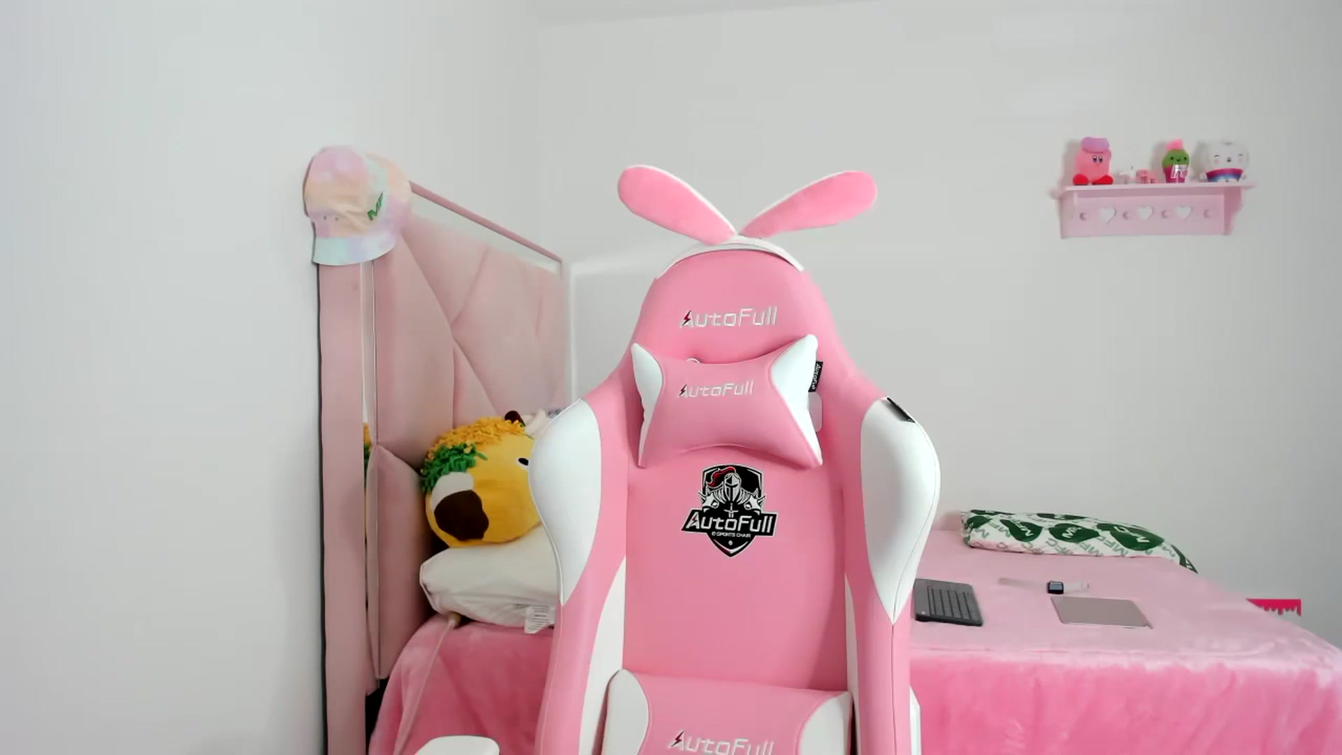 Gallery image thumbnail from Cherrycute666's myfreecams stream on, 12/21/2023, 04:09 image 2 of 20