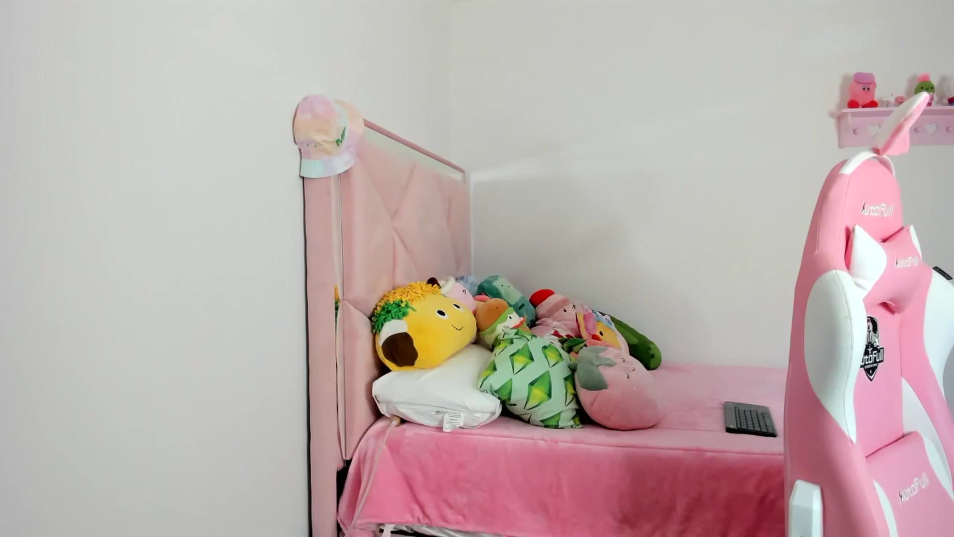 Gallery image thumbnail from Cherrycute666's myfreecams stream on, 12/21/2023, 04:09 image 6 of 20