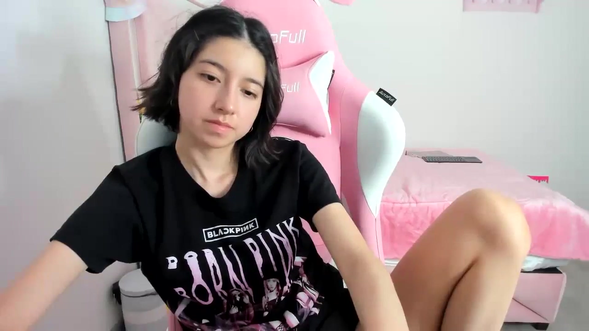 Gallery image thumbnail from Cherrycute666's myfreecams stream on, 12/21/2023, 06:19 image 15 of 20