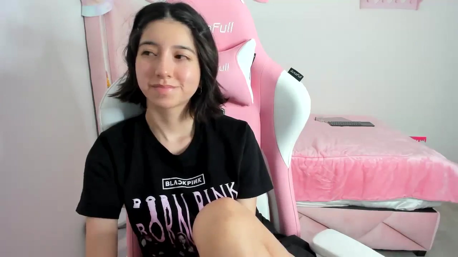 Gallery image thumbnail from Cherrycute666's myfreecams stream on, 12/21/2023, 06:19 image 18 of 20