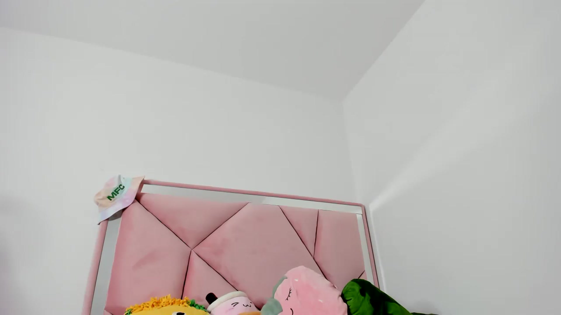 Gallery image thumbnail from Cherrycute666's myfreecams stream on, 12/21/2023, 08:05 image 19 of 20