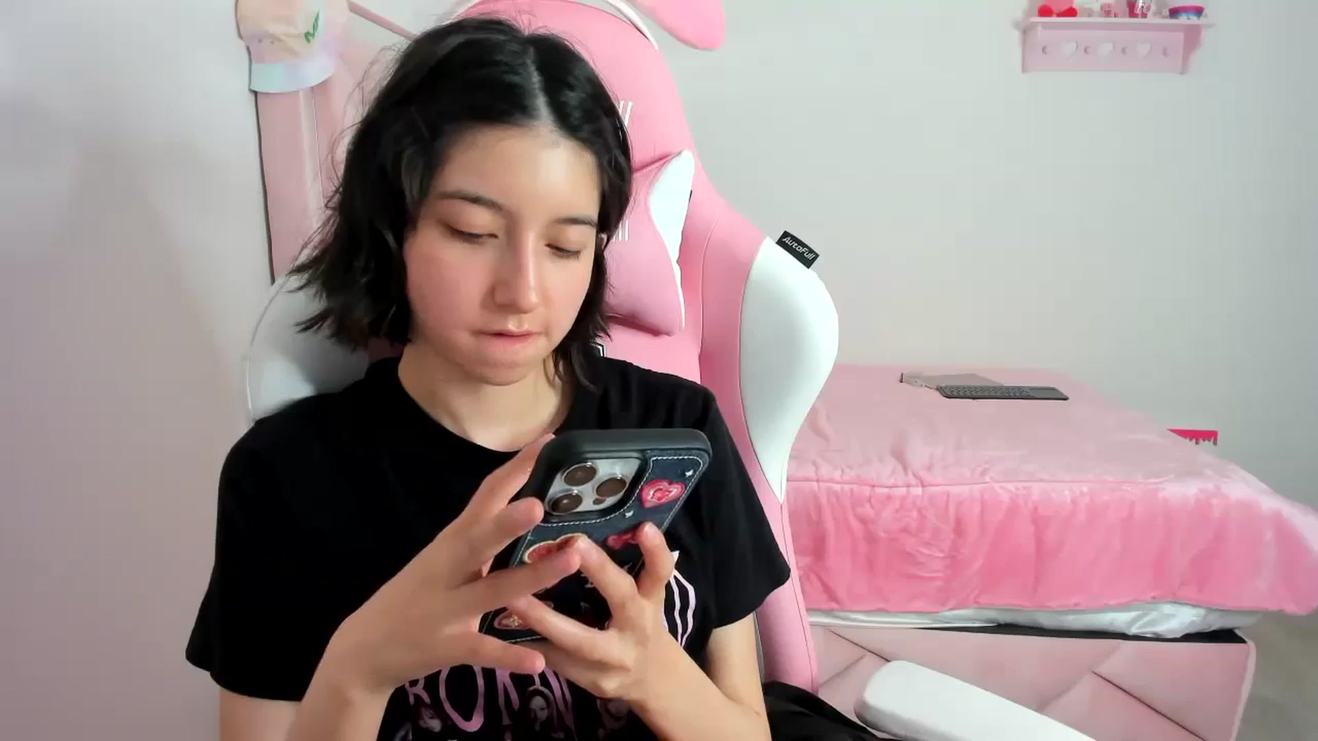 Gallery image thumbnail from Cherrycute666's myfreecams stream on, 12/21/2023, 08:05 image 3 of 20