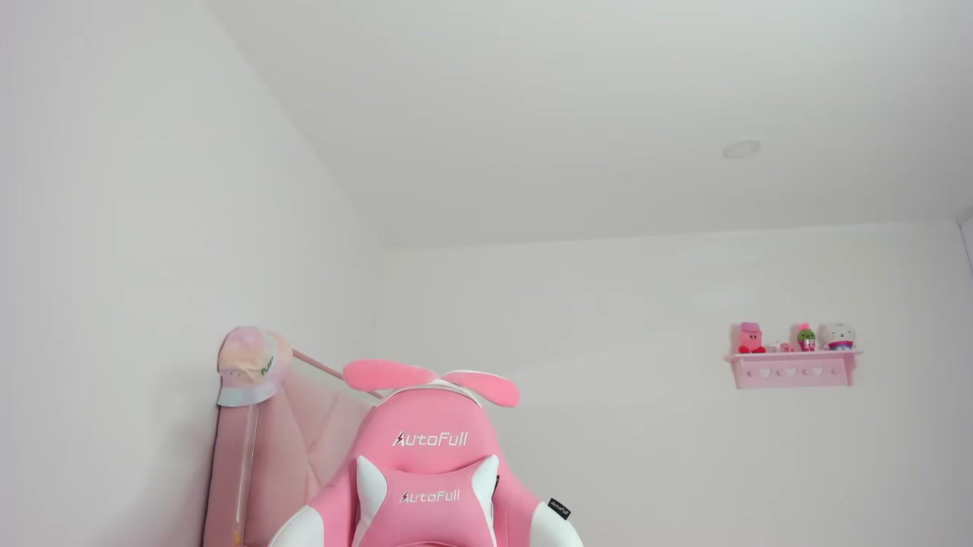 Gallery image thumbnail from Cherrycute666's myfreecams stream on, 12/21/2023, 08:05 image 2 of 20