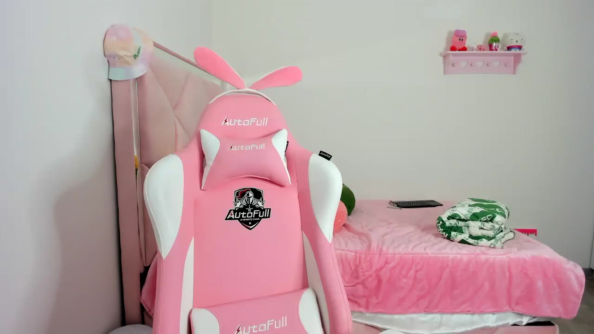 Gallery image thumbnail from Cherrycute666's myfreecams stream on, 12/22/2023, 24:49 image 7 of 20