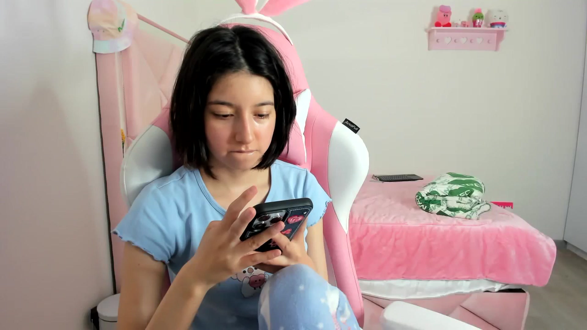 Gallery image thumbnail from Cherrycute666's myfreecams stream on, 12/22/2023, 24:49 image 19 of 20