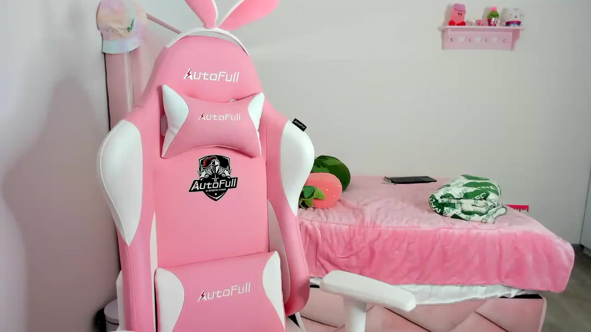 Gallery image thumbnail from Cherrycute666's myfreecams stream on, 12/22/2023, 24:49 image 16 of 20