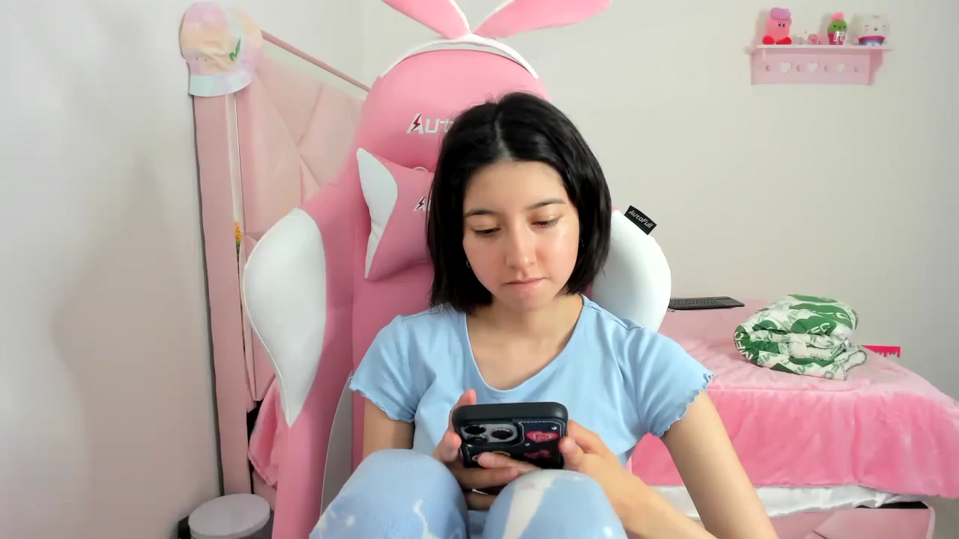 Gallery image thumbnail from Cherrycute666's myfreecams stream on, 12/22/2023, 24:49 image 4 of 20