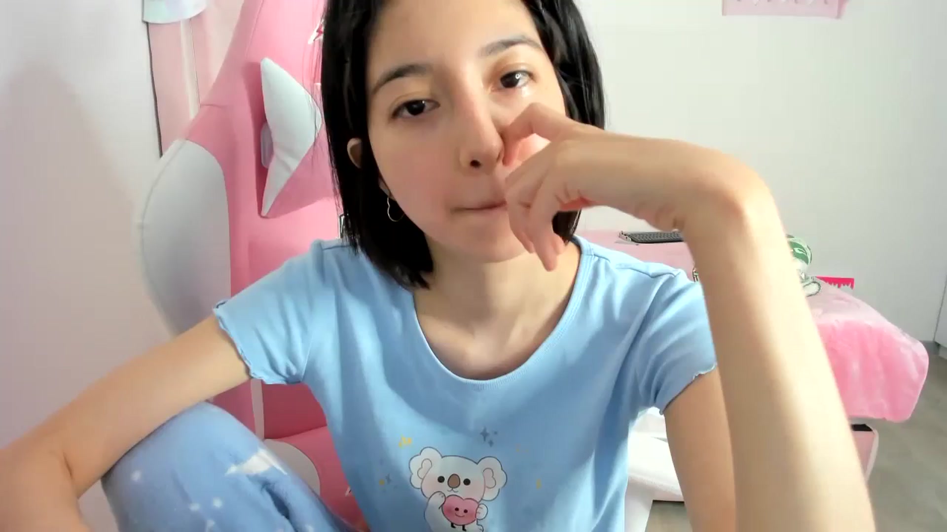 Gallery image thumbnail from Cherrycute666's myfreecams stream on, 12/22/2023, 01:36 image 1 of 20