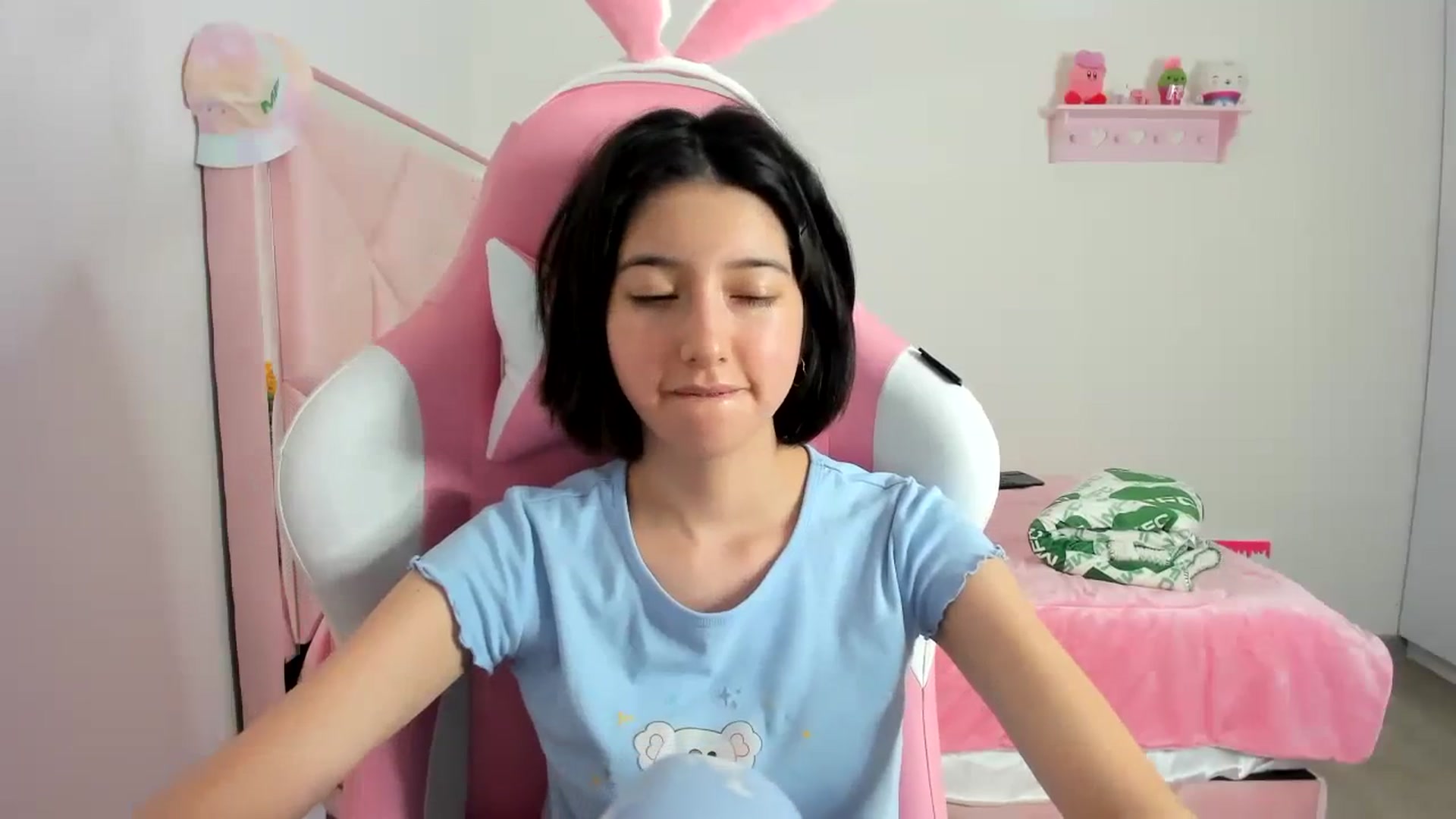 Gallery image thumbnail from Cherrycute666's myfreecams stream on, 12/22/2023, 01:36 image 14 of 20