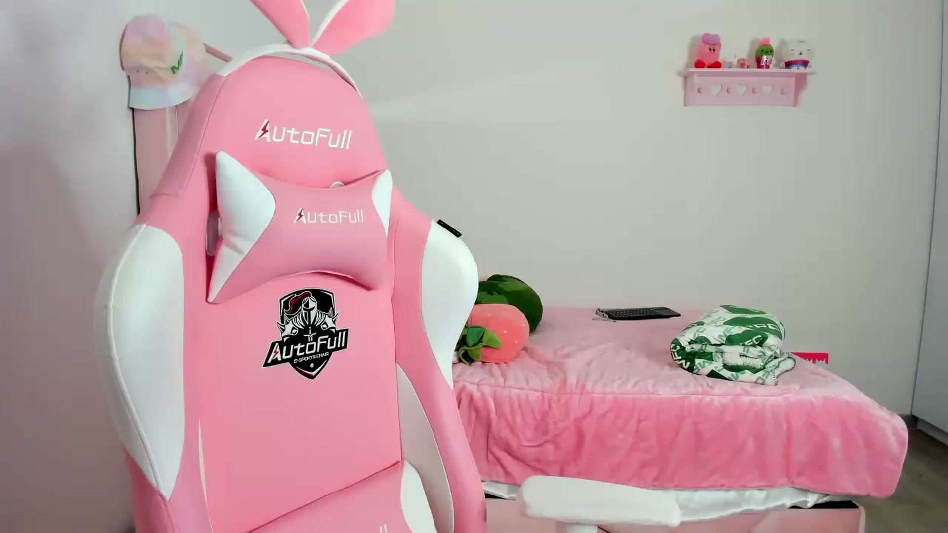 Gallery image thumbnail from Cherrycute666's myfreecams stream on, 12/22/2023, 01:36 image 20 of 20
