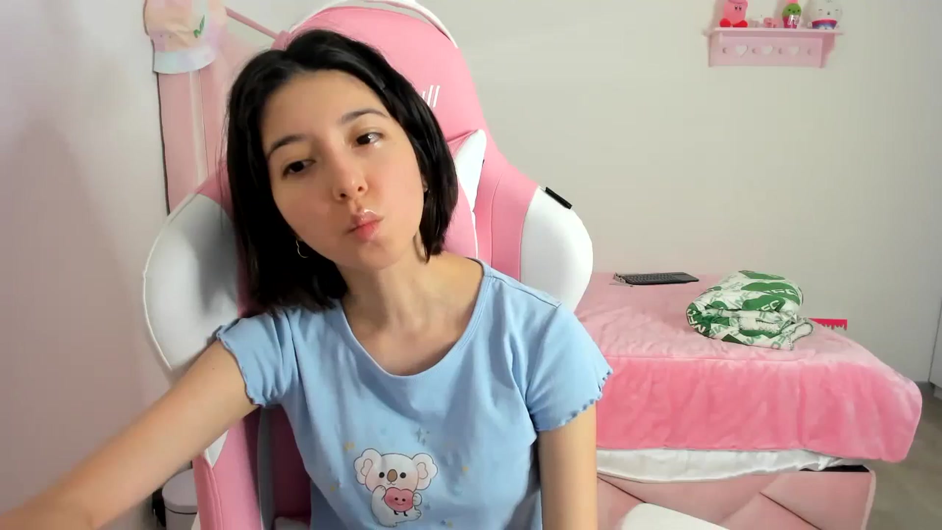 Gallery image thumbnail from Cherrycute666's myfreecams stream on, 12/22/2023, 01:36 image 6 of 20