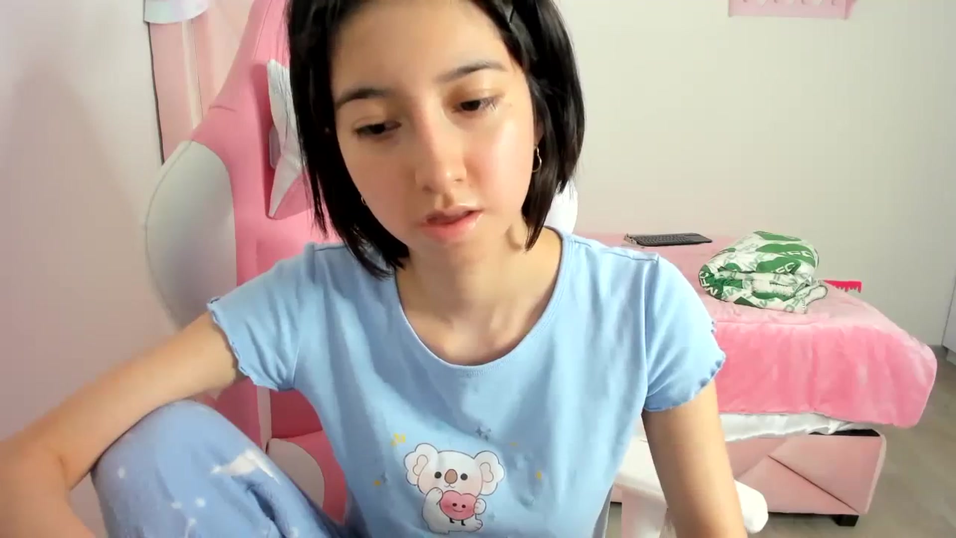 Gallery image thumbnail from Cherrycute666's myfreecams stream on, 12/22/2023, 01:36 image 3 of 20