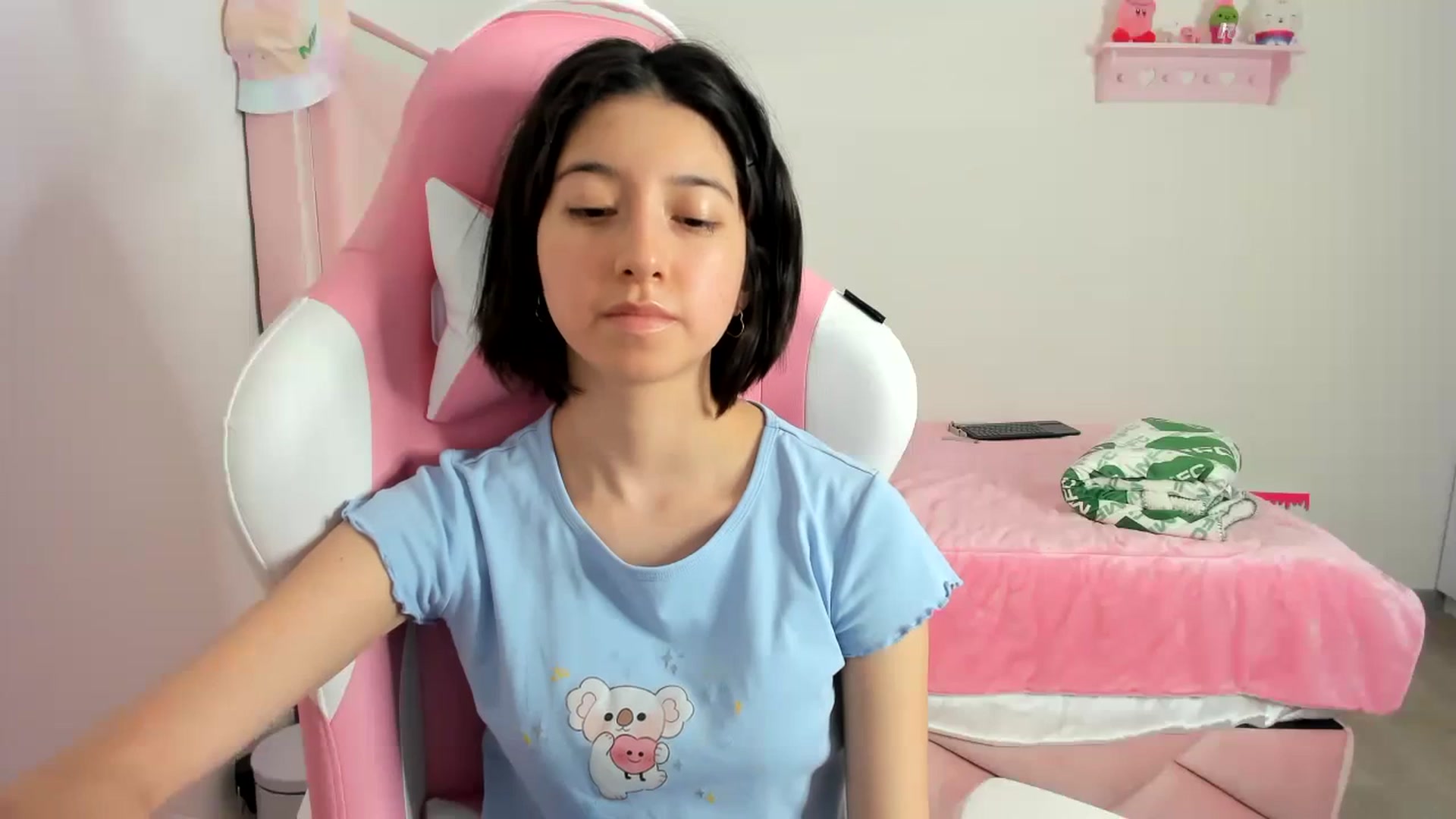Gallery image thumbnail from Cherrycute666's myfreecams stream on, 12/22/2023, 01:36 image 5 of 20
