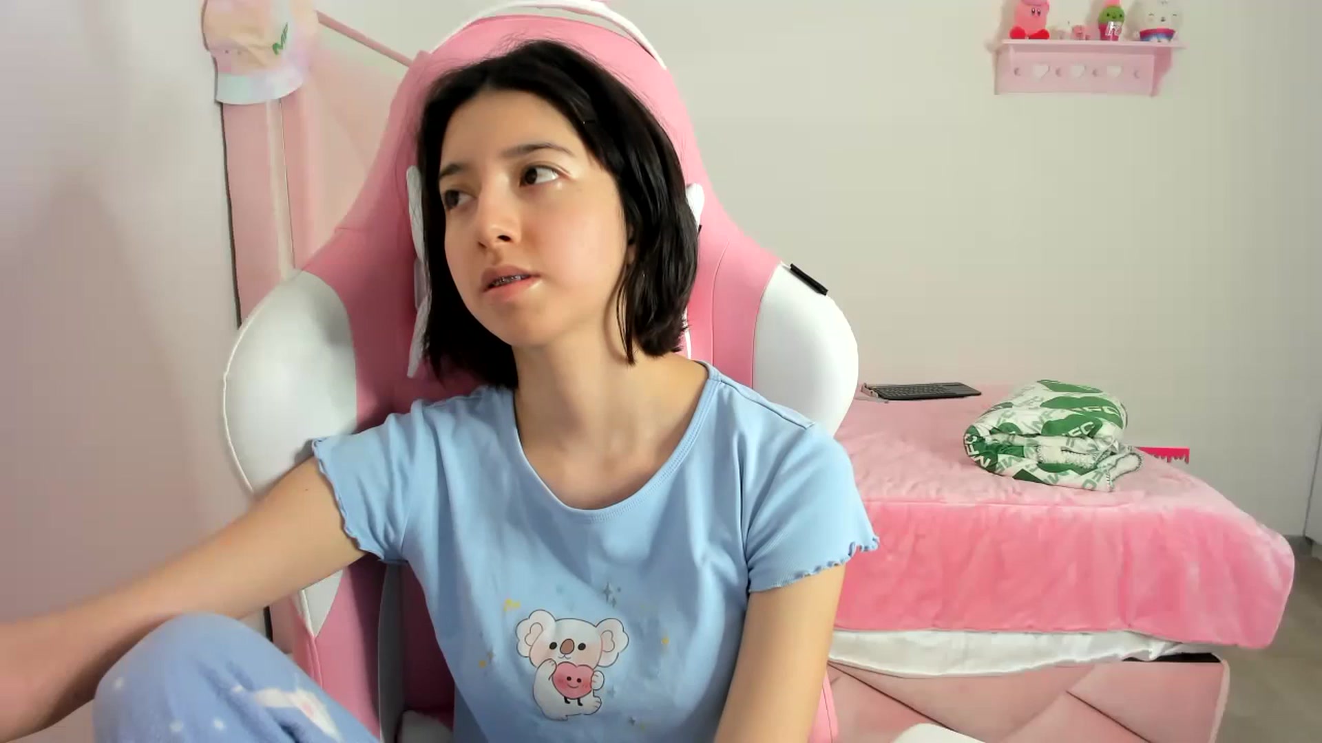 Gallery image thumbnail from Cherrycute666's myfreecams stream on, 12/22/2023, 01:36 image 4 of 20
