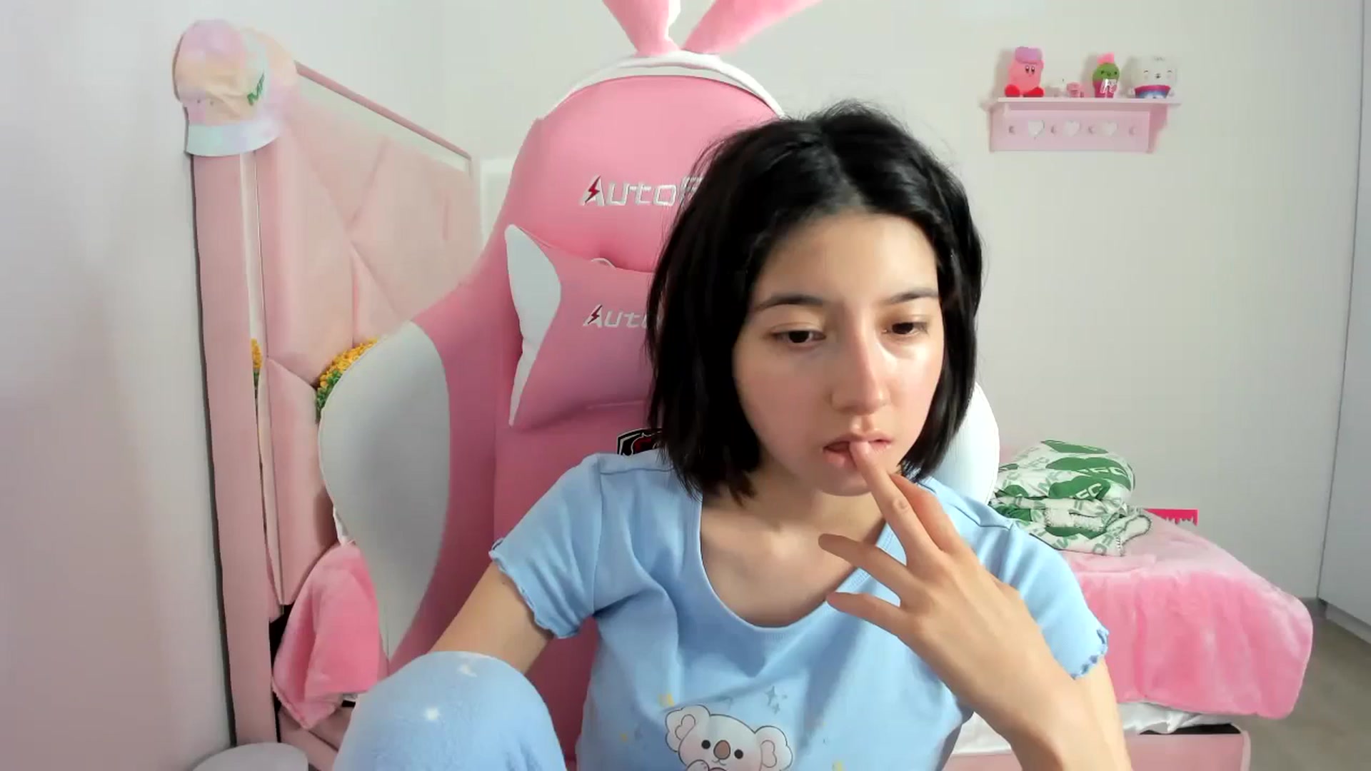 Gallery image thumbnail from Cherrycute666's myfreecams stream on, 12/22/2023, 01:36 image 16 of 20