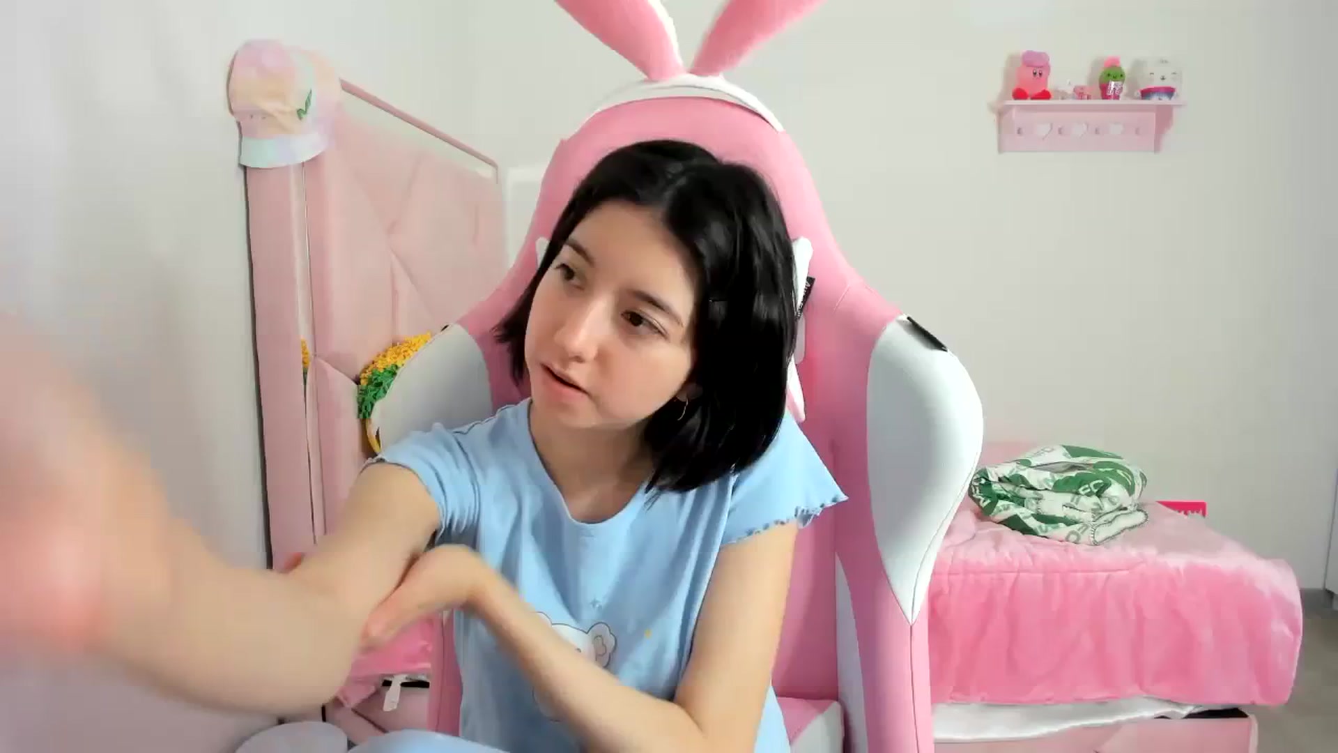 Gallery image thumbnail from Cherrycute666's myfreecams stream on, 12/22/2023, 03:33 image 1 of 20
