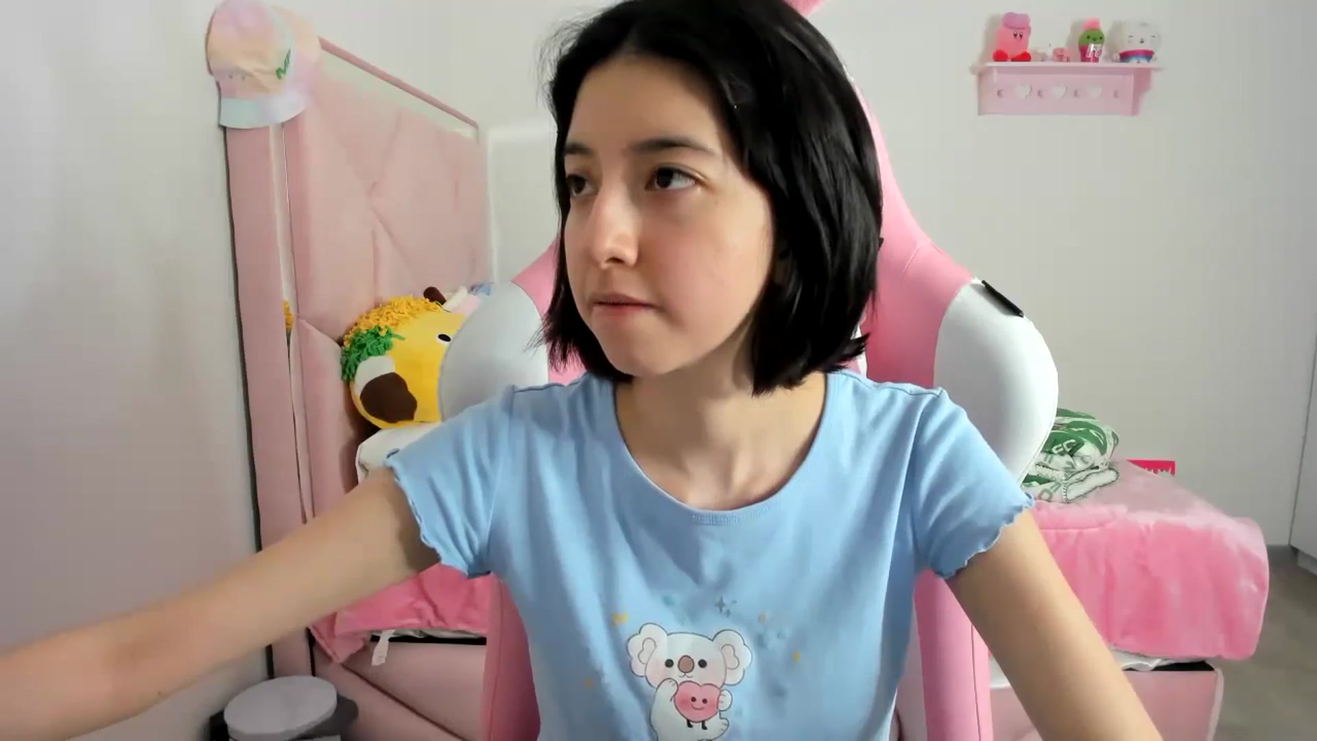 Gallery image thumbnail from Cherrycute666's myfreecams stream on, 12/22/2023, 03:33 image 18 of 20