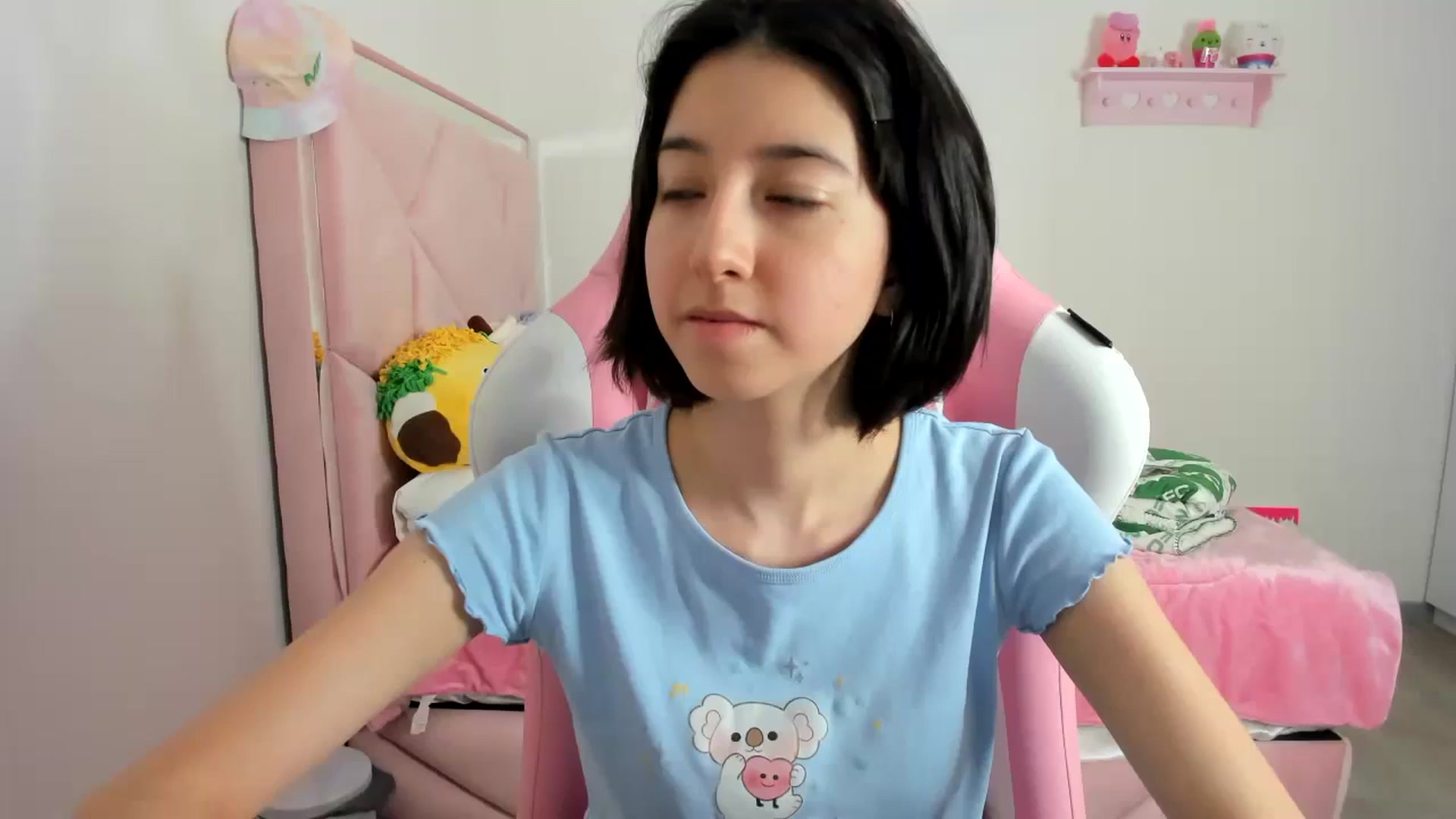 Gallery image thumbnail from Cherrycute666's myfreecams stream on, 12/22/2023, 03:33 image 17 of 20
