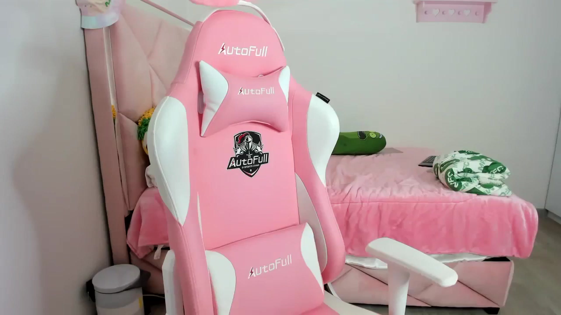 Gallery image thumbnail from Cherrycute666's myfreecams stream on, 12/22/2023, 08:42 image 18 of 20