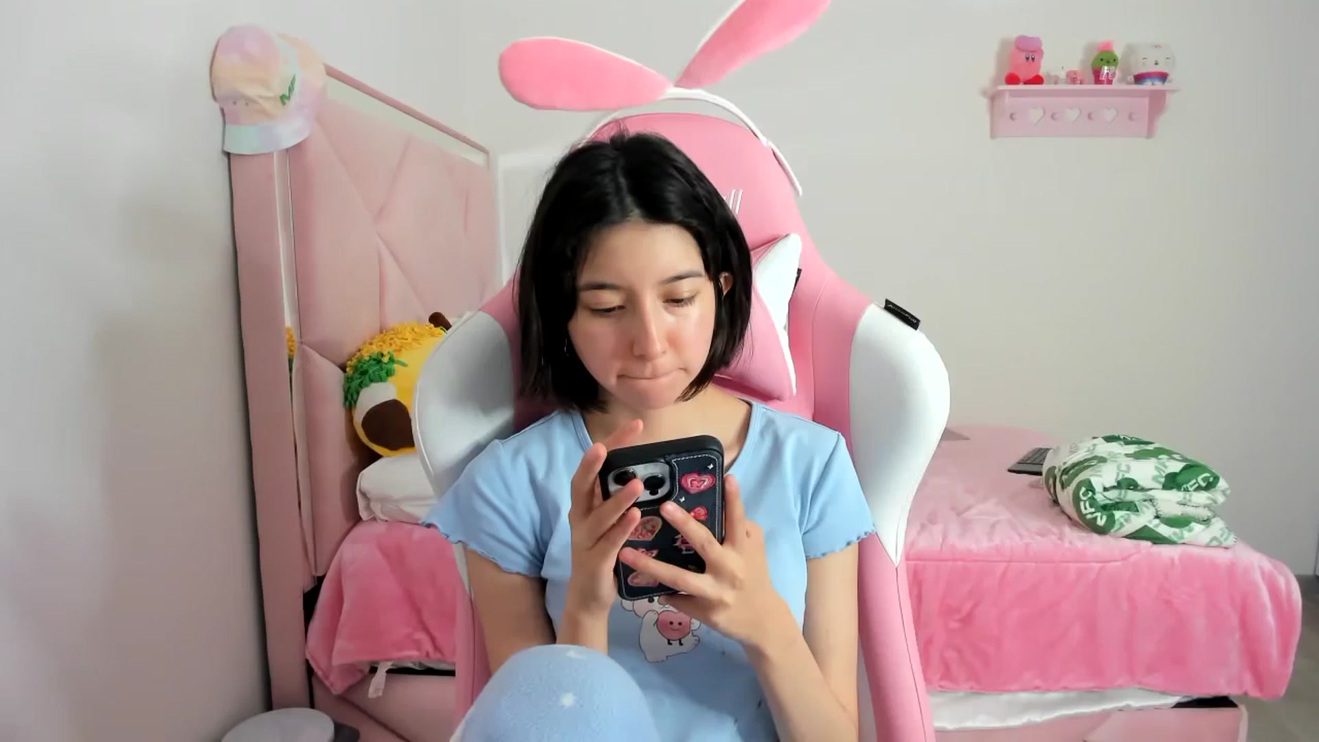 Gallery image thumbnail from Cherrycute666's myfreecams stream on, 12/22/2023, 08:42 image 13 of 20