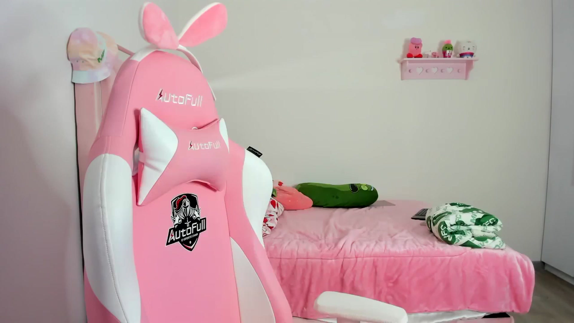 Gallery image thumbnail from Cherrycute666's myfreecams stream on, 12/22/2023, 08:42 image 10 of 20