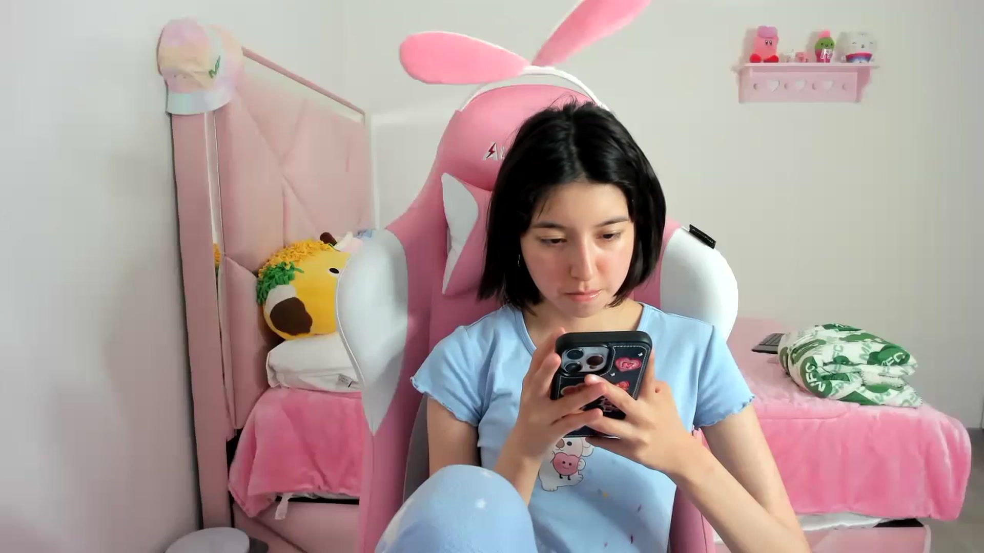 Gallery image thumbnail from Cherrycute666's myfreecams stream on, 12/22/2023, 08:42 image 14 of 20