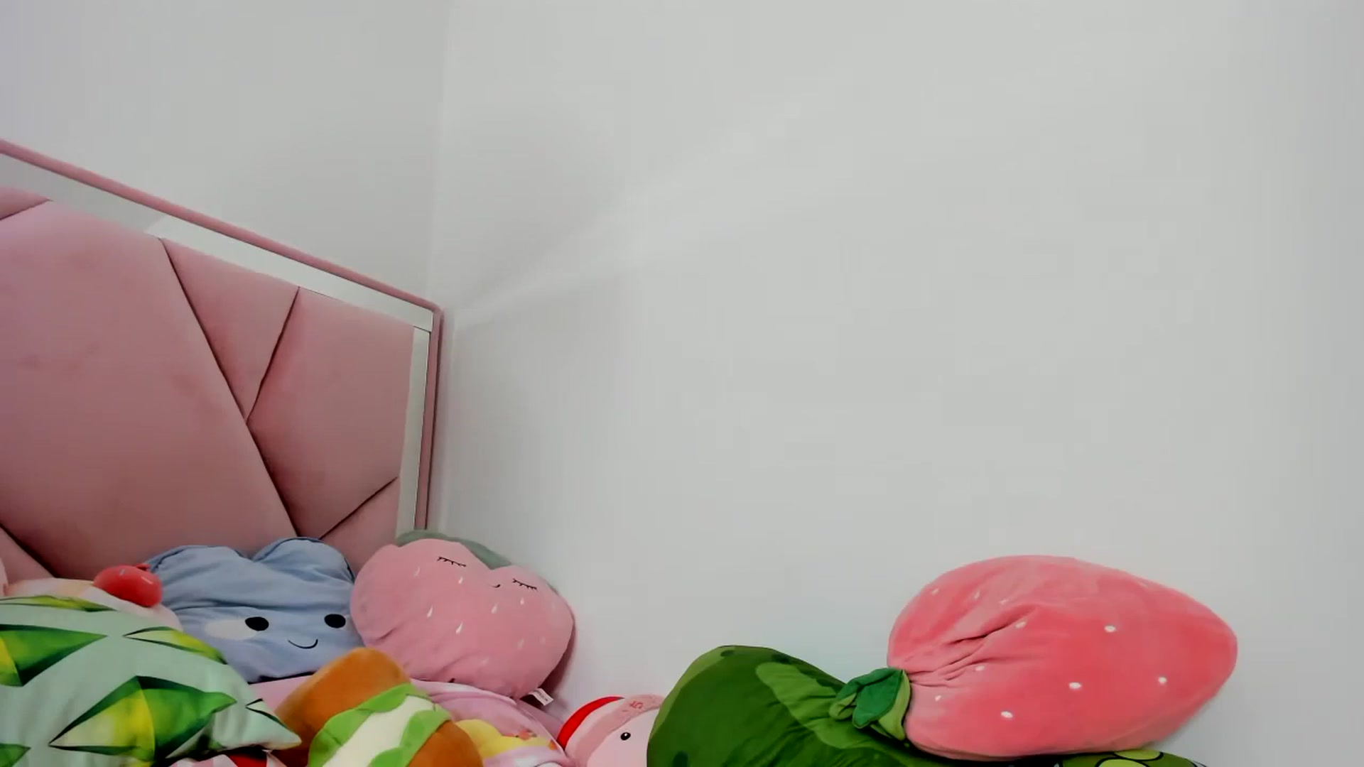 Gallery image thumbnail from Cherrycute666's myfreecams stream on, 12/22/2023, 10:21 image 4 of 20