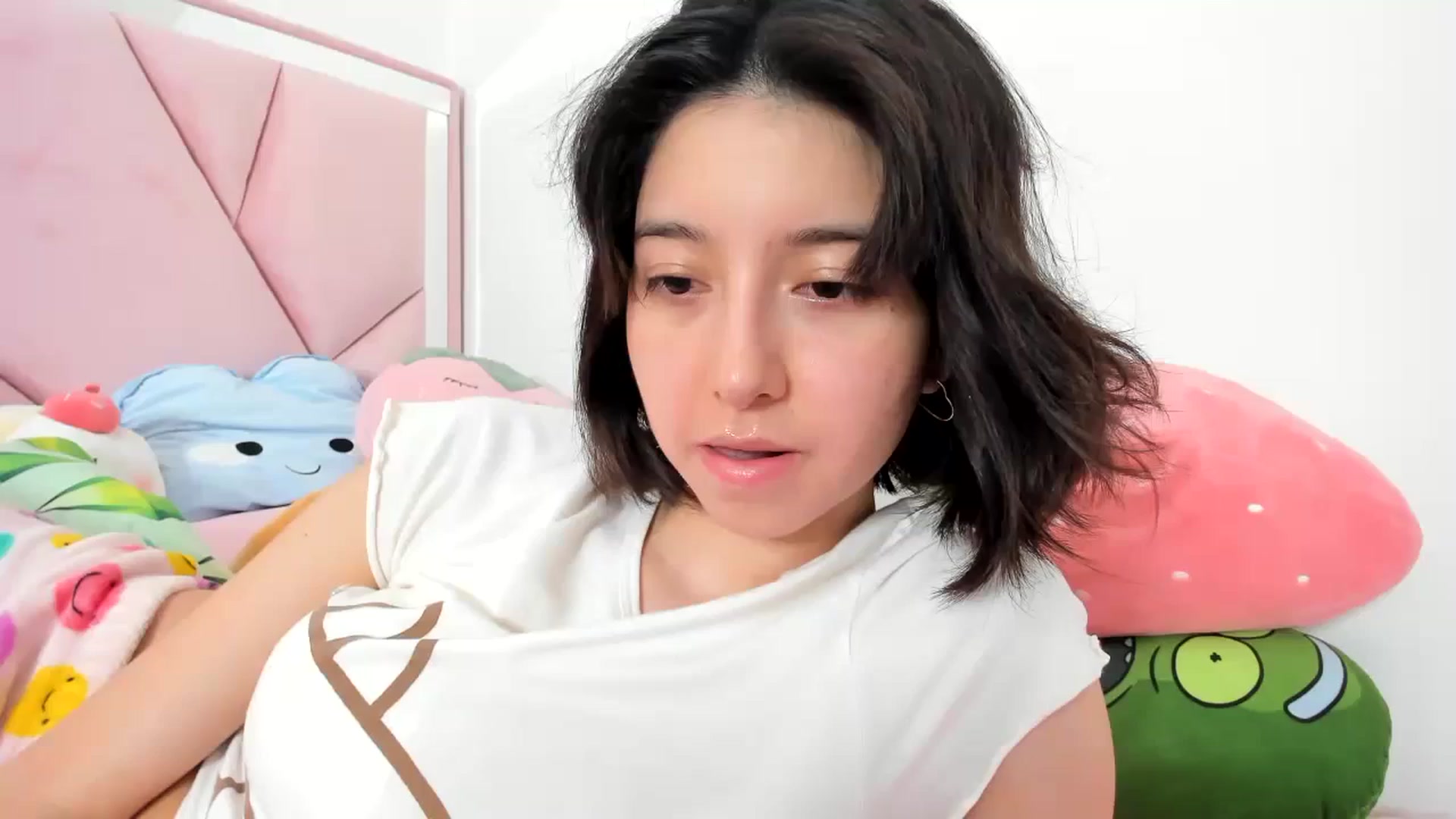 Gallery image thumbnail from Cherrycute666's myfreecams stream on, 12/22/2023, 10:21 image 19 of 20