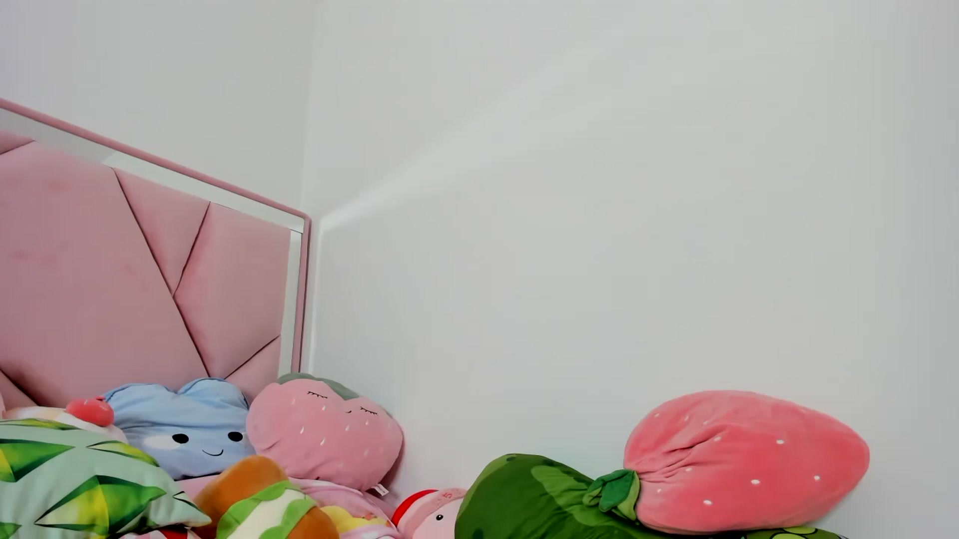 Gallery image thumbnail from Cherrycute666's myfreecams stream on, 12/22/2023, 10:21 image 6 of 20