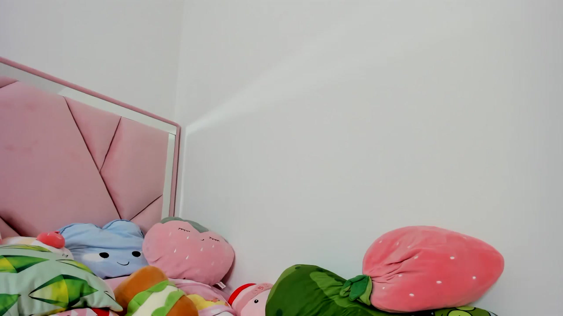 Gallery image thumbnail from Cherrycute666's myfreecams stream on, 12/22/2023, 10:21 image 2 of 20