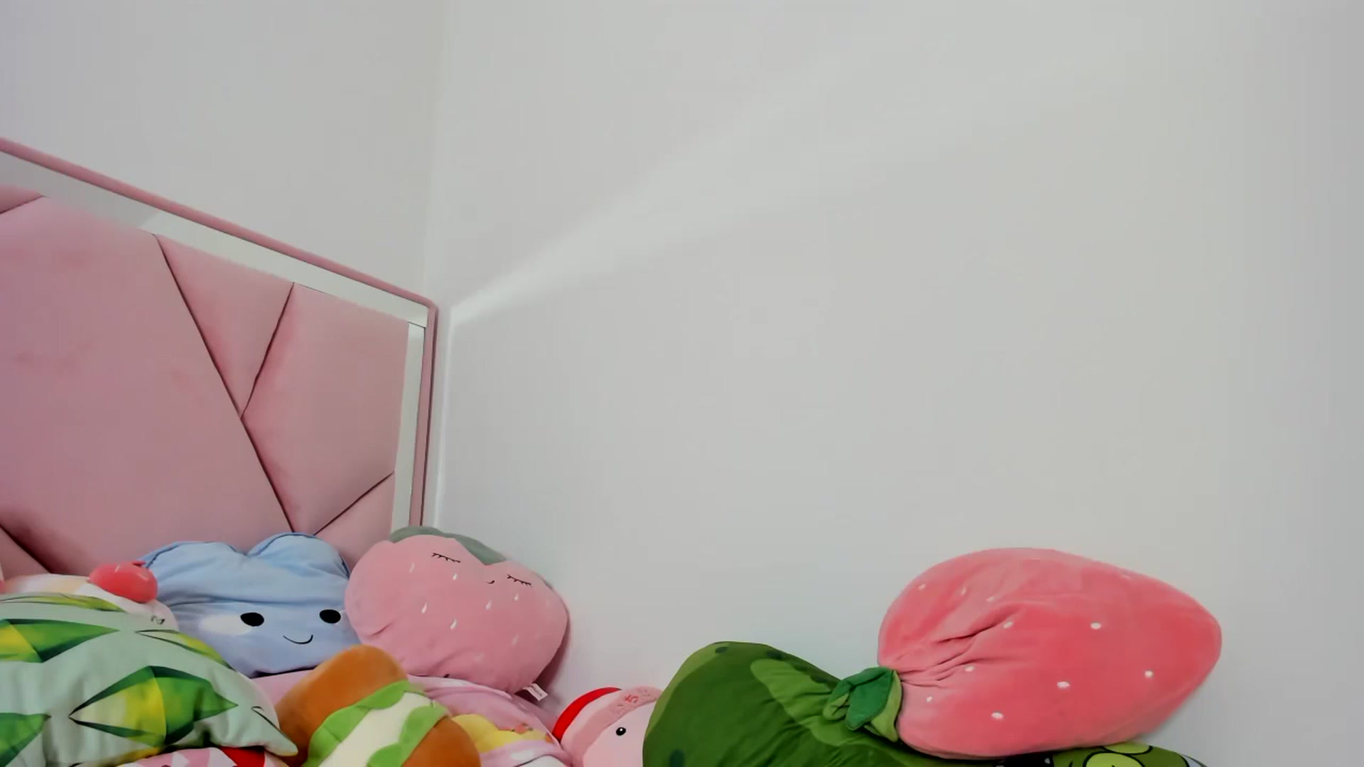 Gallery image thumbnail from Cherrycute666's myfreecams stream on, 12/22/2023, 10:21 image 1 of 20