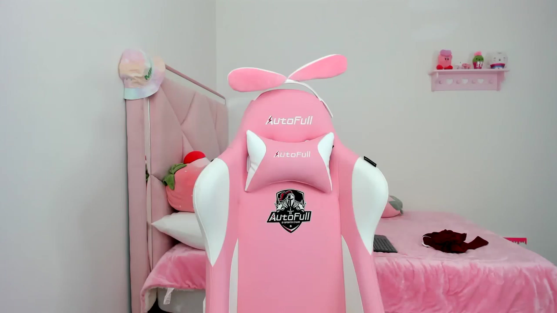 Gallery image thumbnail from Cherrycute666's myfreecams stream on, 12/22/2023, 21:19 image 9 of 20