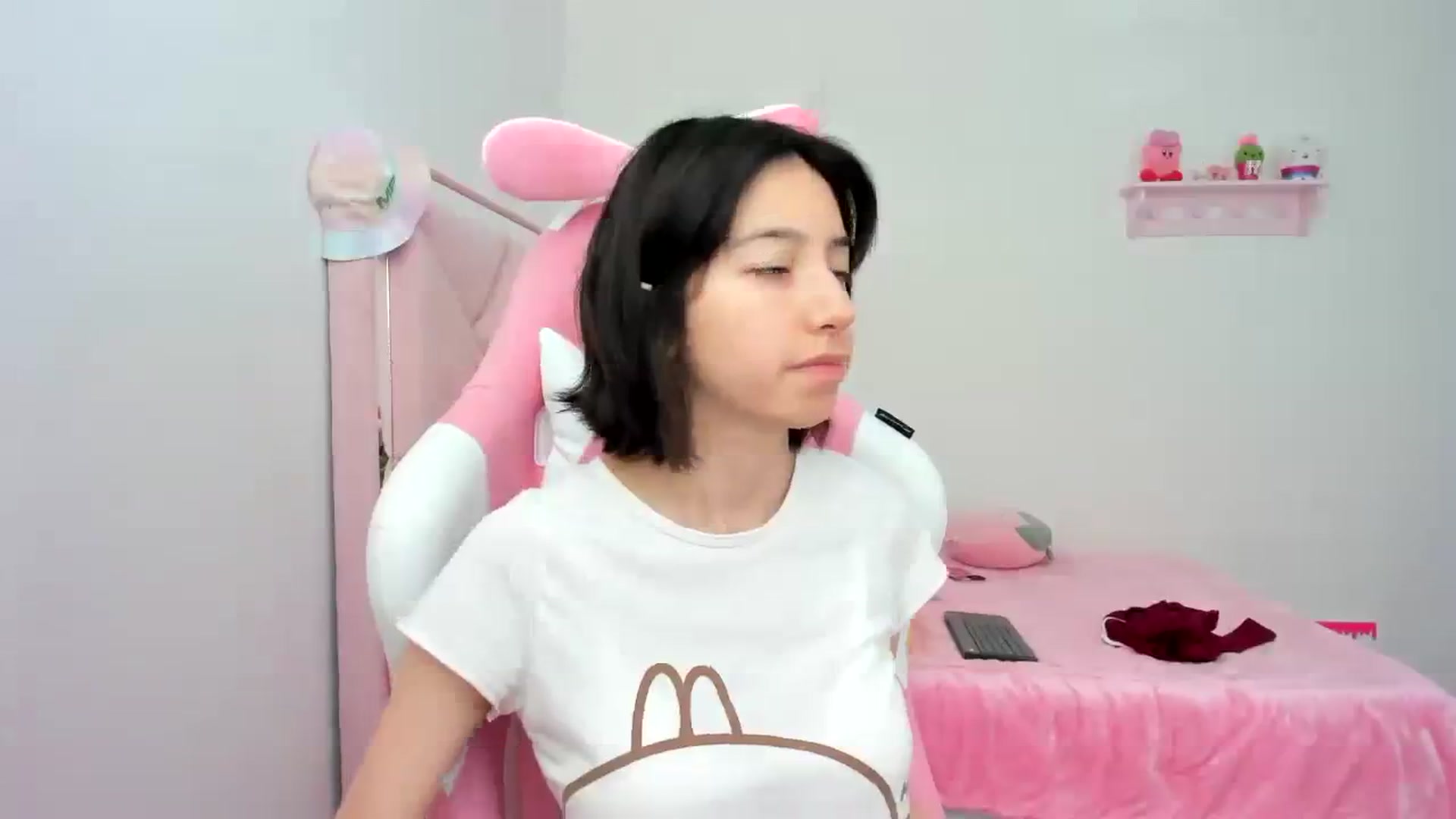Gallery image thumbnail from Cherrycute666's myfreecams stream on, 12/22/2023, 21:19 image 12 of 20
