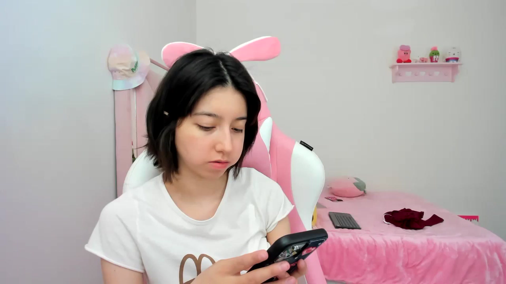 Gallery image thumbnail from Cherrycute666's myfreecams stream on, 12/22/2023, 21:19 image 14 of 20