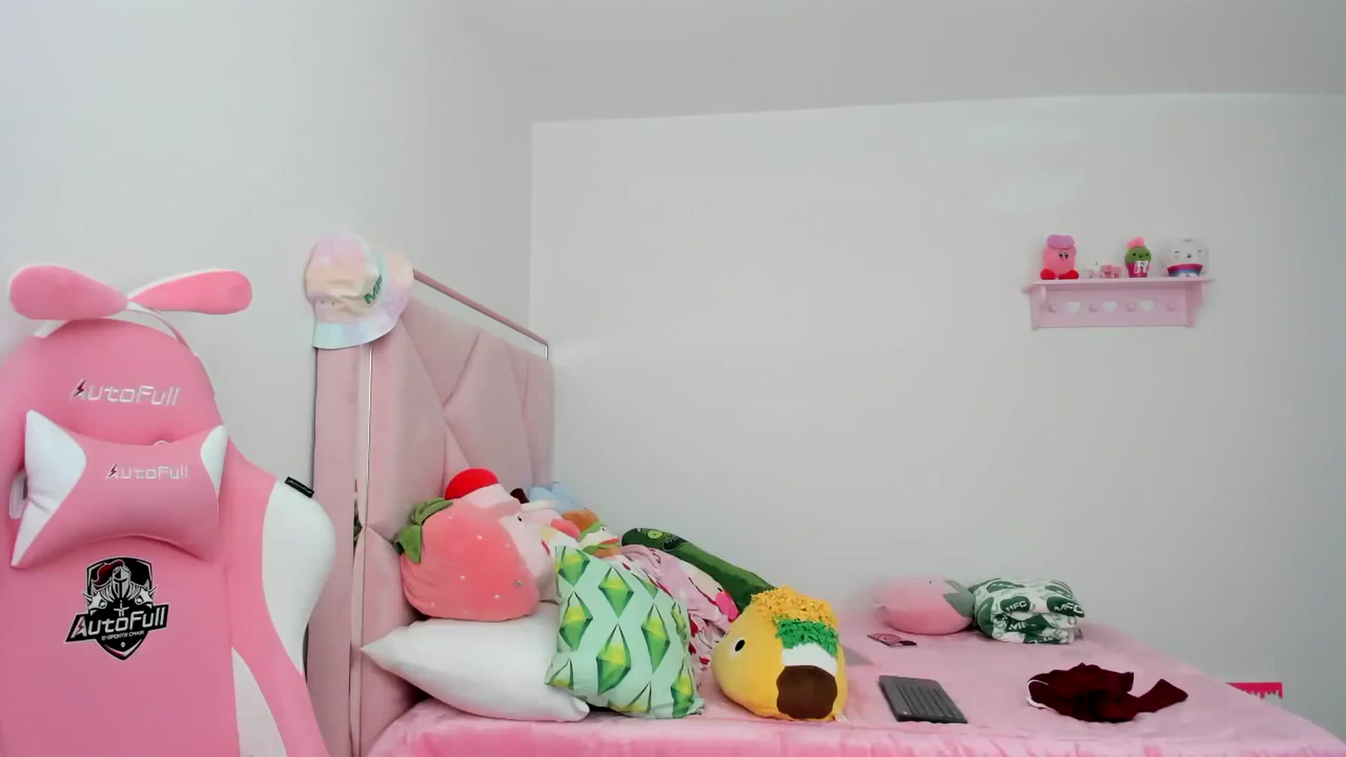 Gallery image thumbnail from Cherrycute666's myfreecams stream on, 12/22/2023, 21:19 image 6 of 20