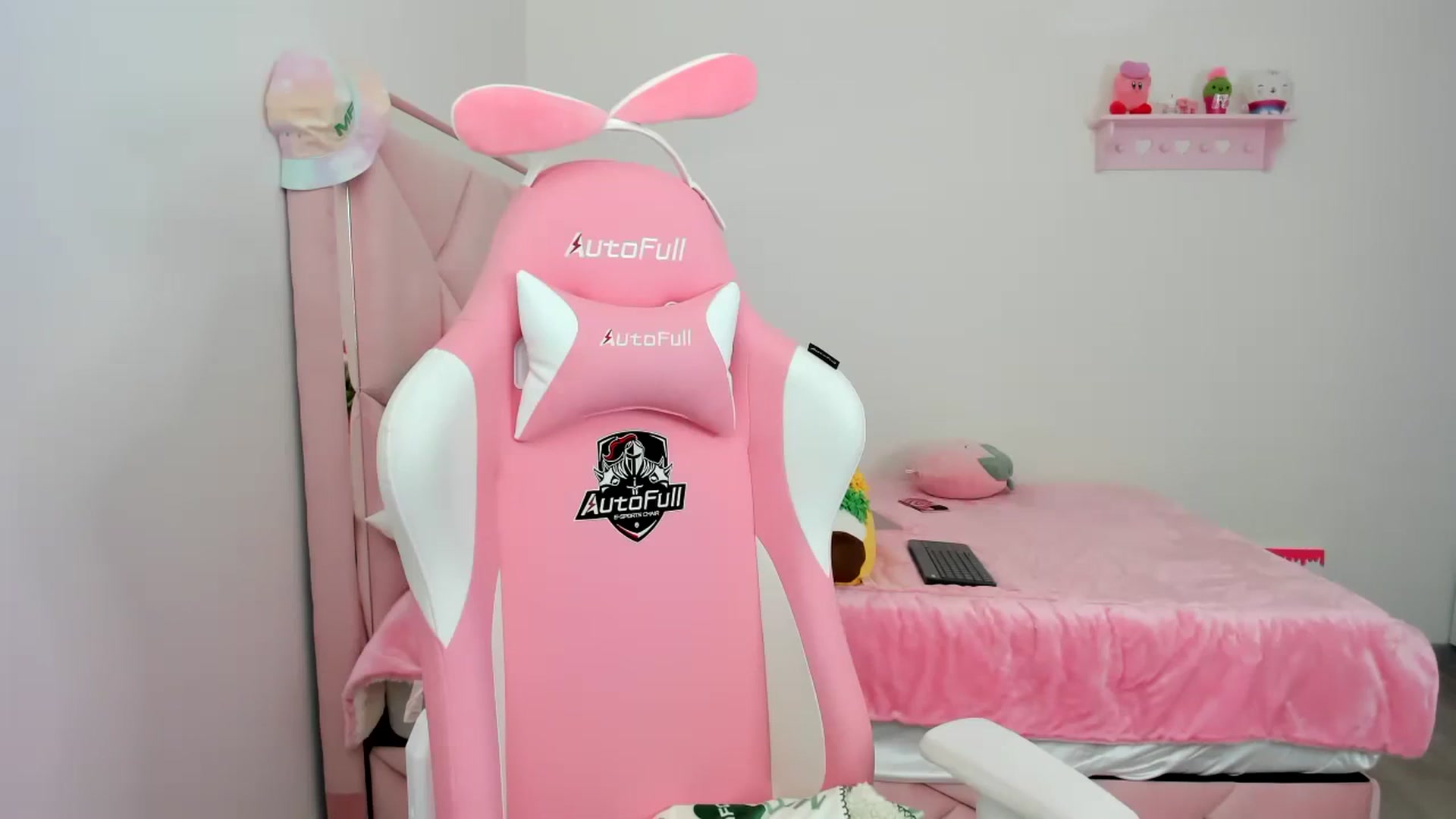 Gallery image thumbnail from Cherrycute666's myfreecams stream on, 12/22/2023, 23:05 image 6 of 20