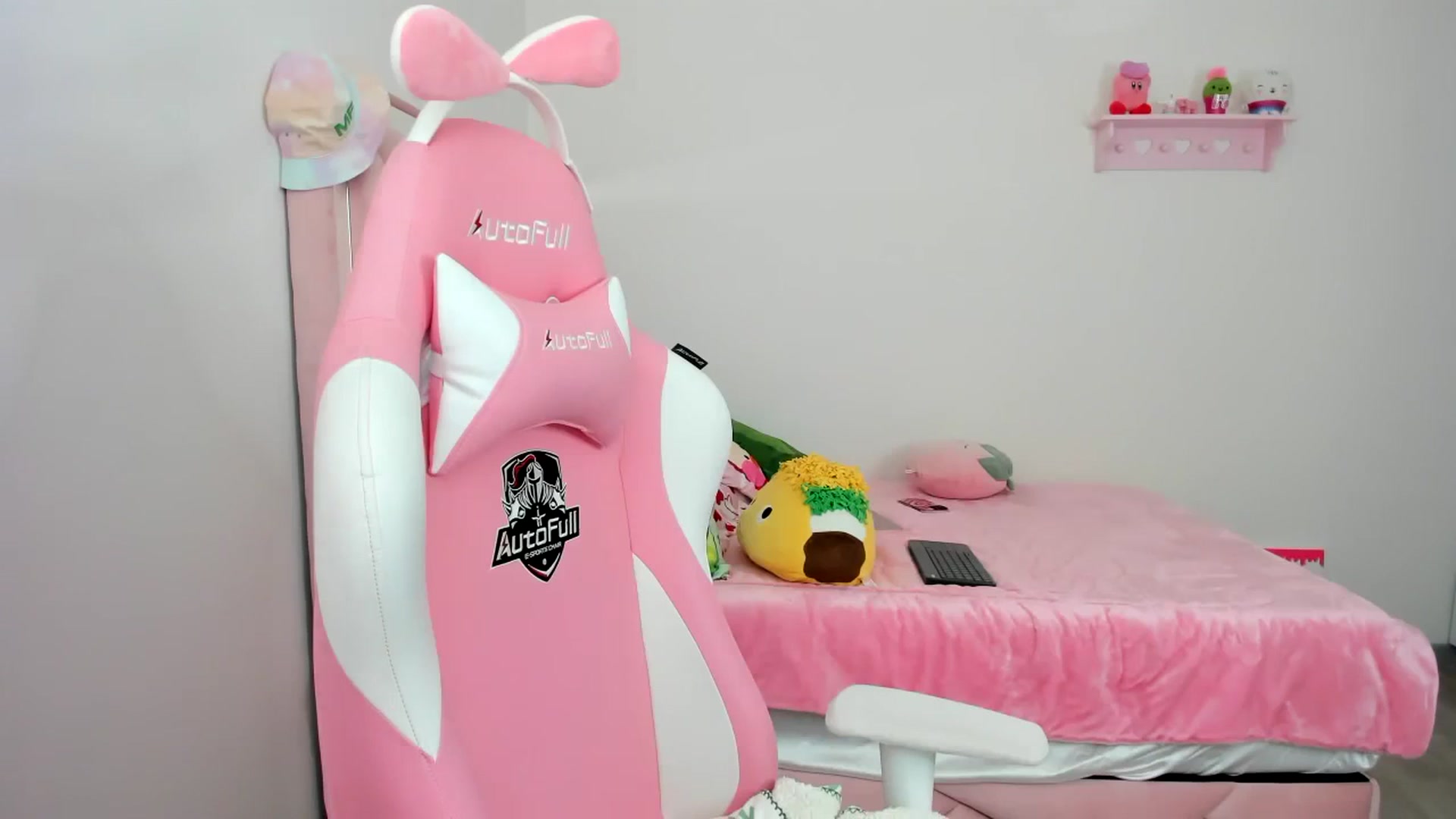 Gallery image thumbnail from Cherrycute666's myfreecams stream on, 12/22/2023, 23:05 image 10 of 20