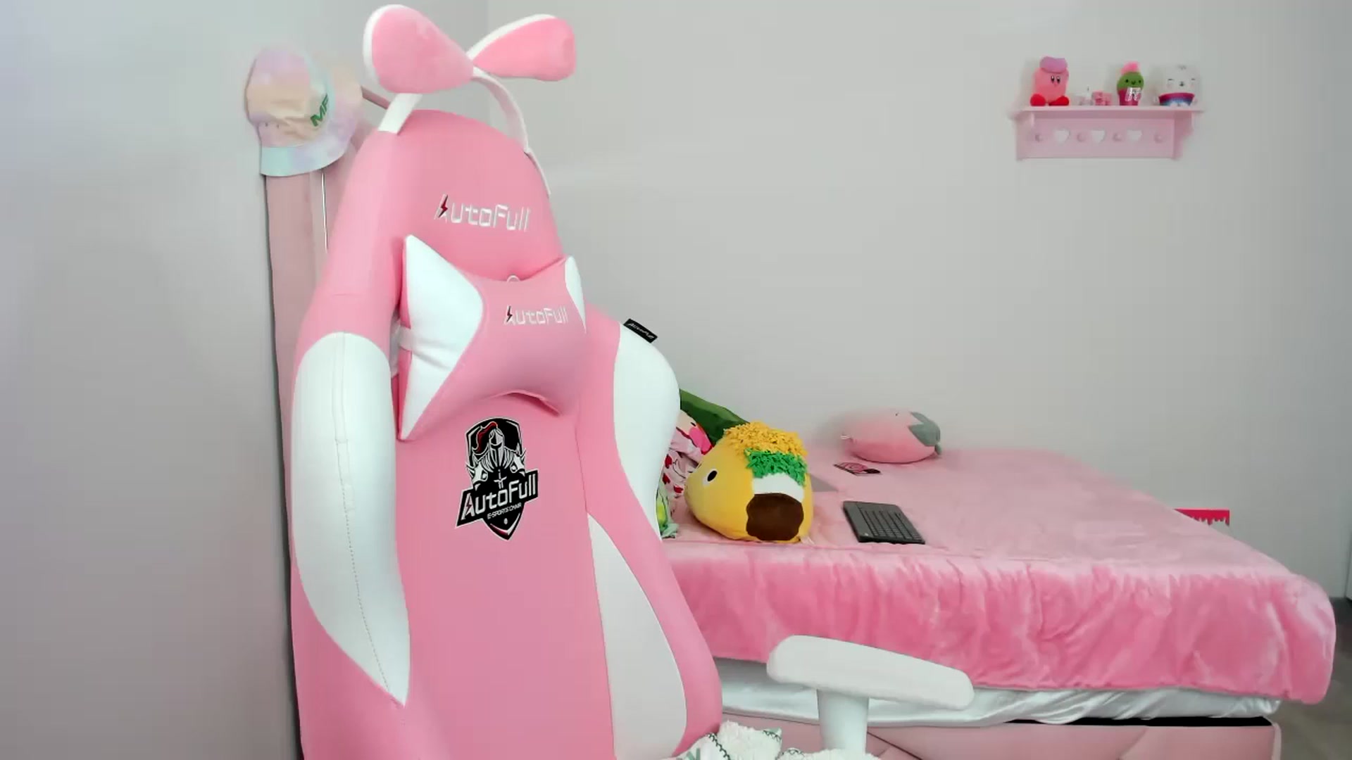 Gallery image thumbnail from Cherrycute666's myfreecams stream on, 12/22/2023, 23:05 image 9 of 20