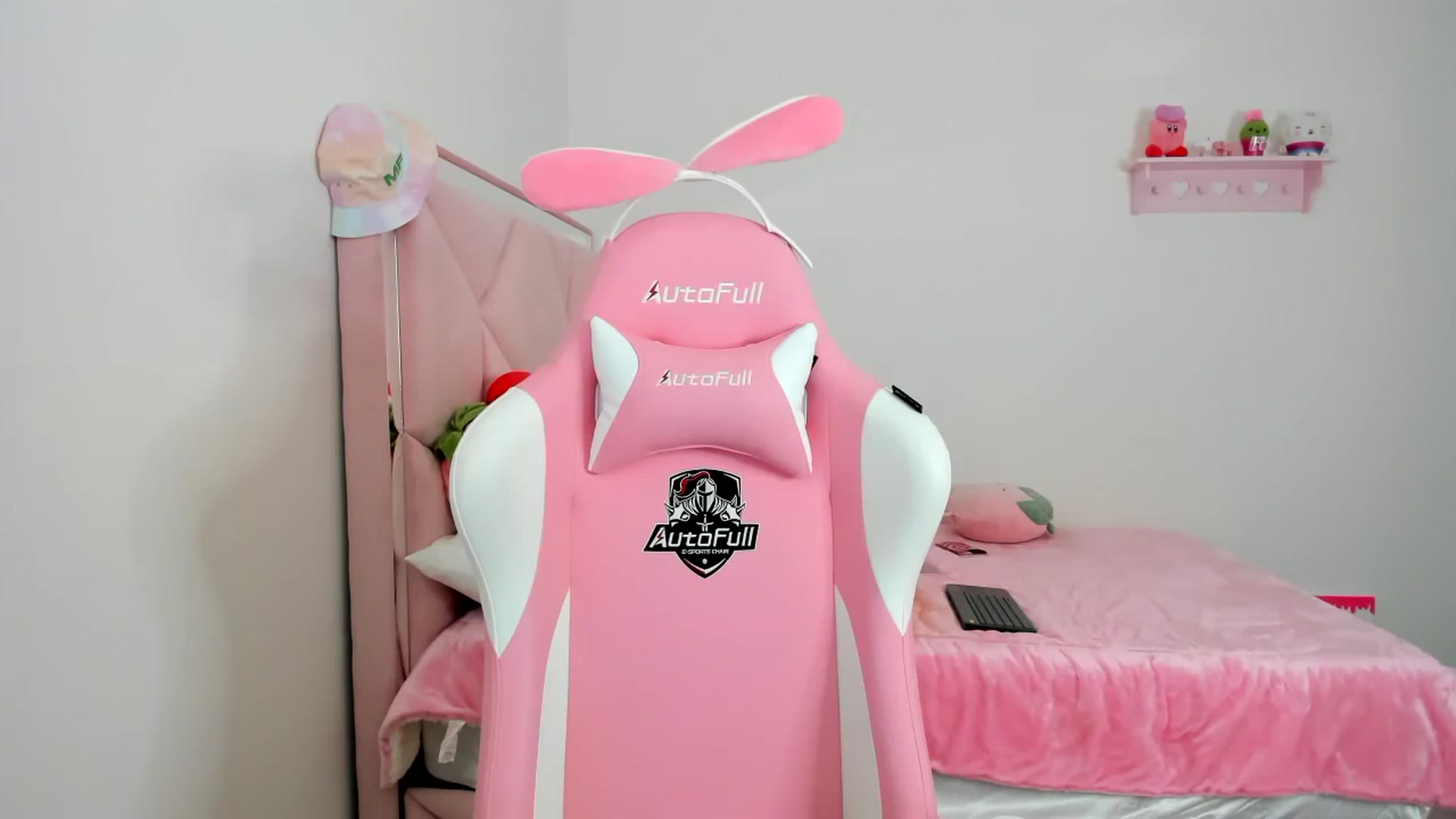 Gallery image thumbnail from Cherrycute666's myfreecams stream on, 12/22/2023, 23:32 image 19 of 20