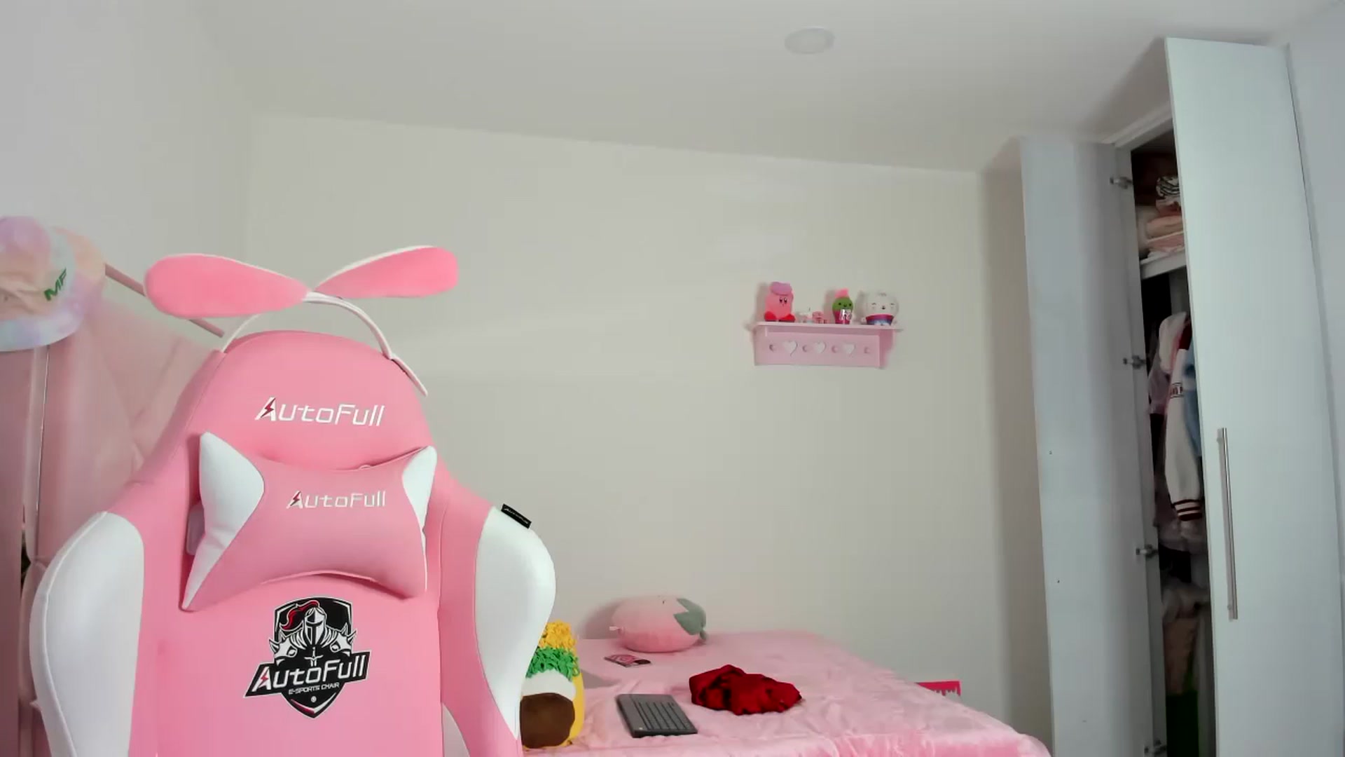 Gallery image thumbnail from Cherrycute666's myfreecams stream on, 12/23/2023, 04:21 image 3 of 20